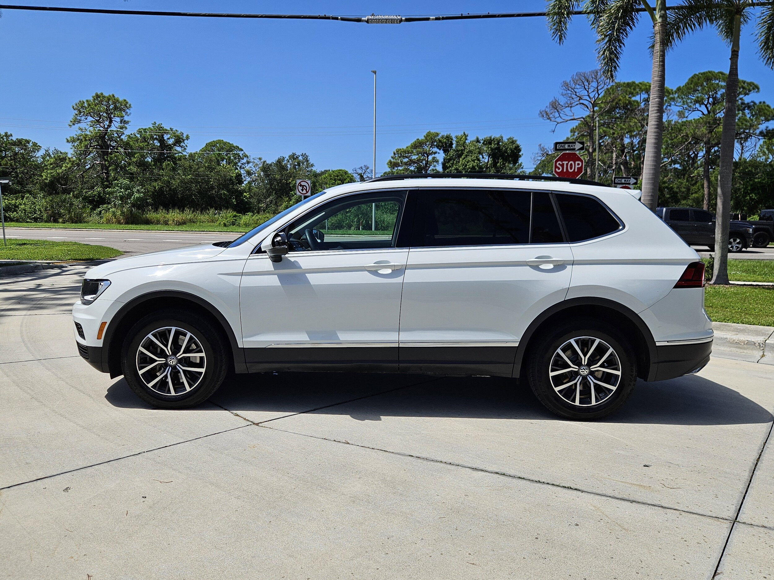 2020 Volkswagen Tiguan SE photo 3