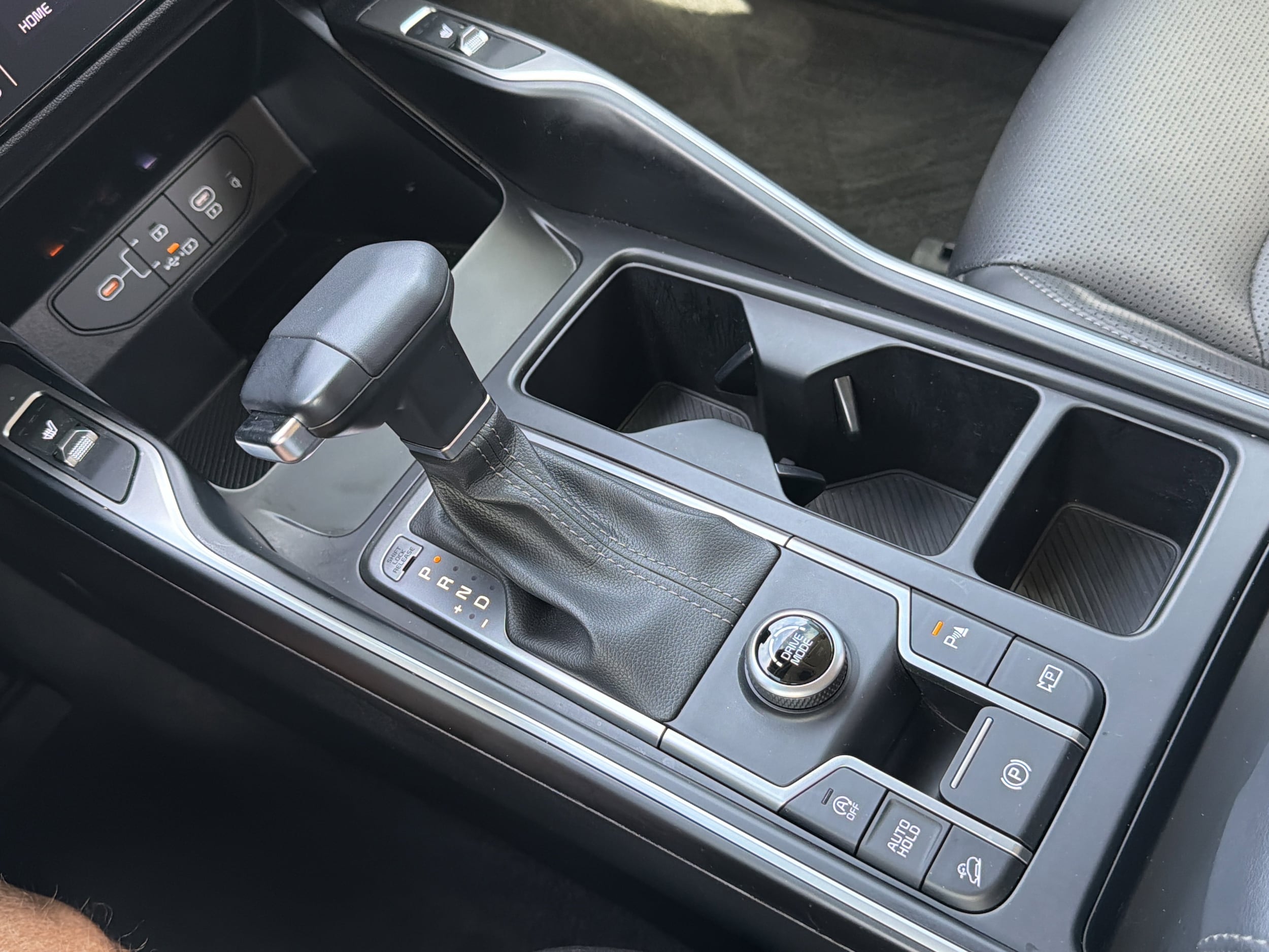 2024 Kia Sorento S - Photo 33