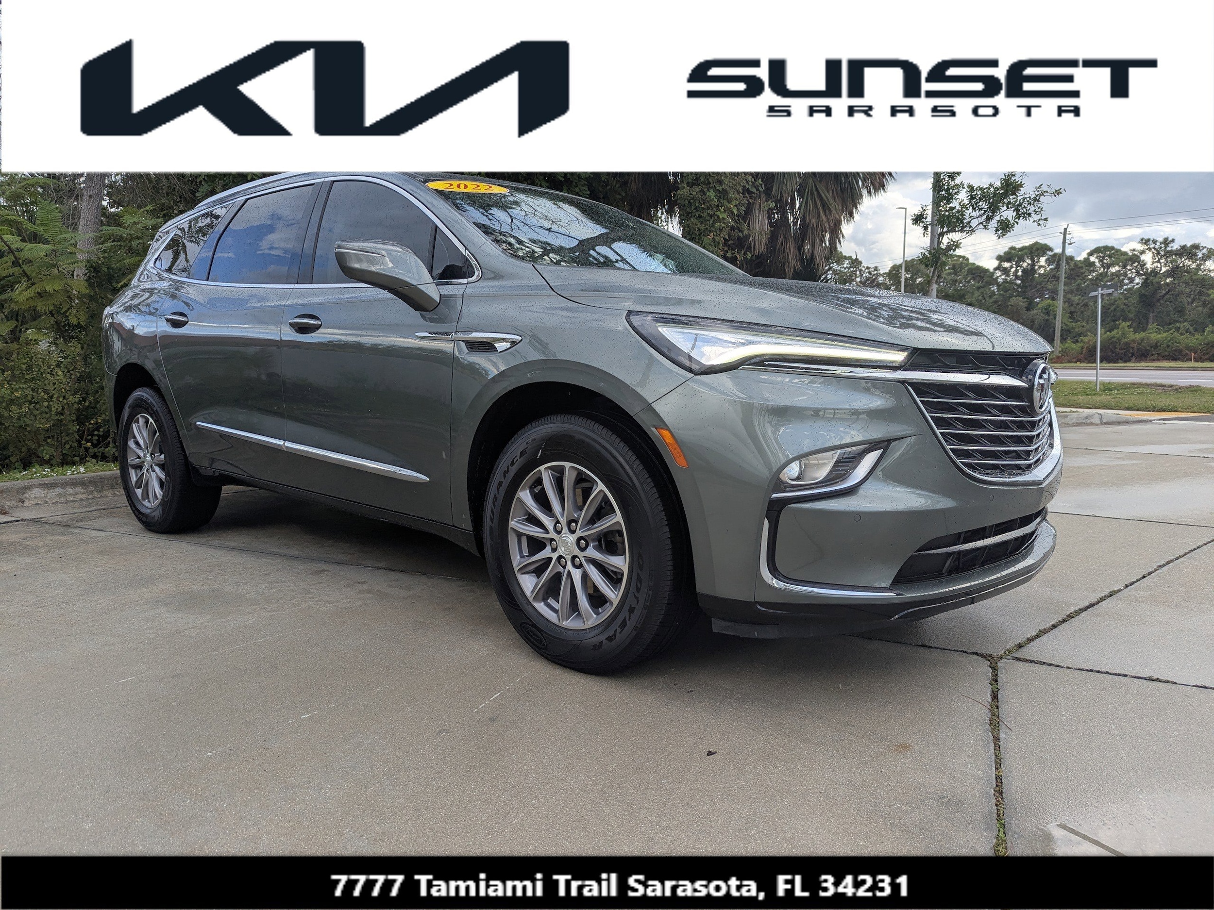 2022 Buick Enclave Essence's photo