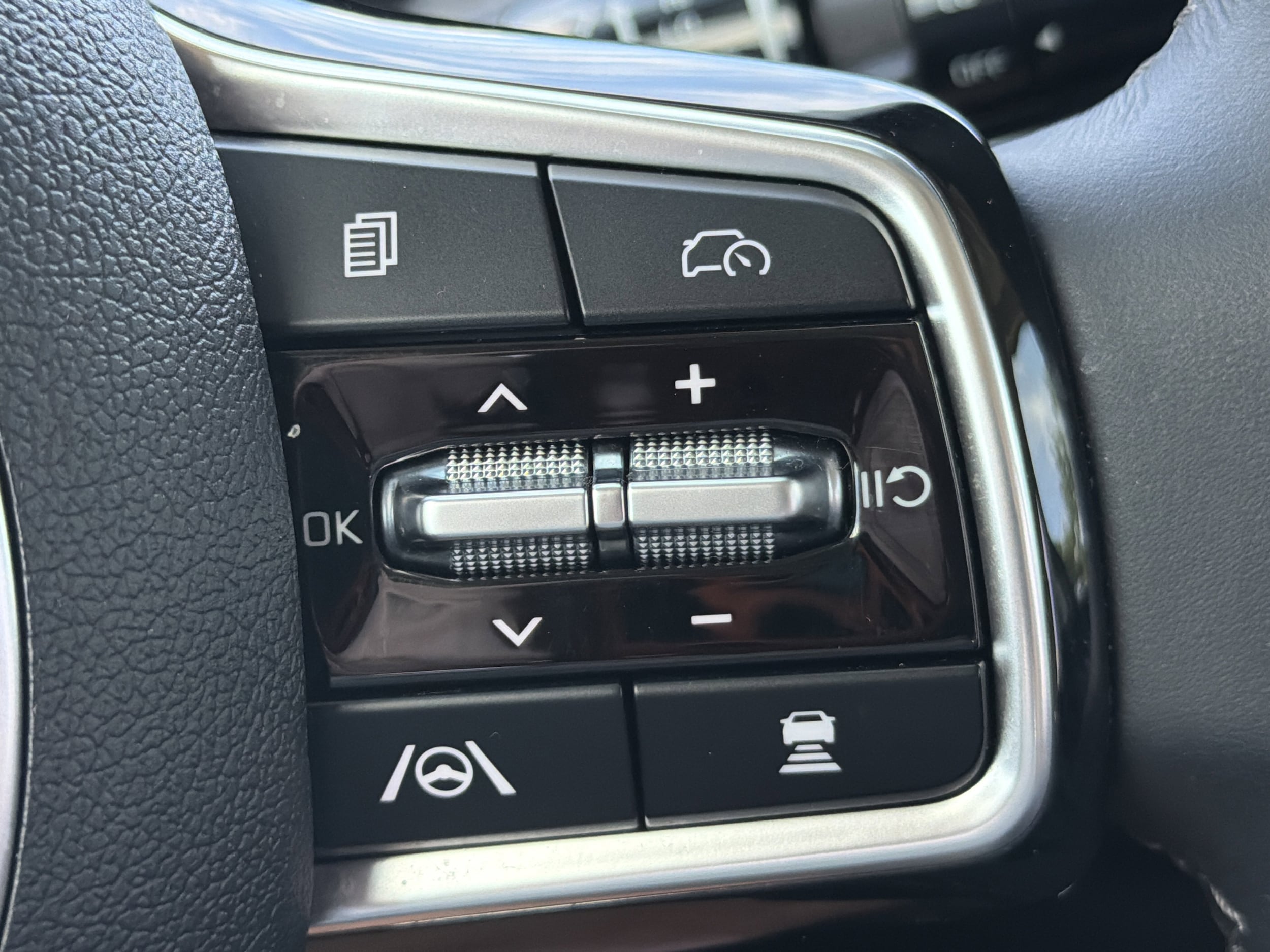 2024 Kia Sorento S - Photo 31