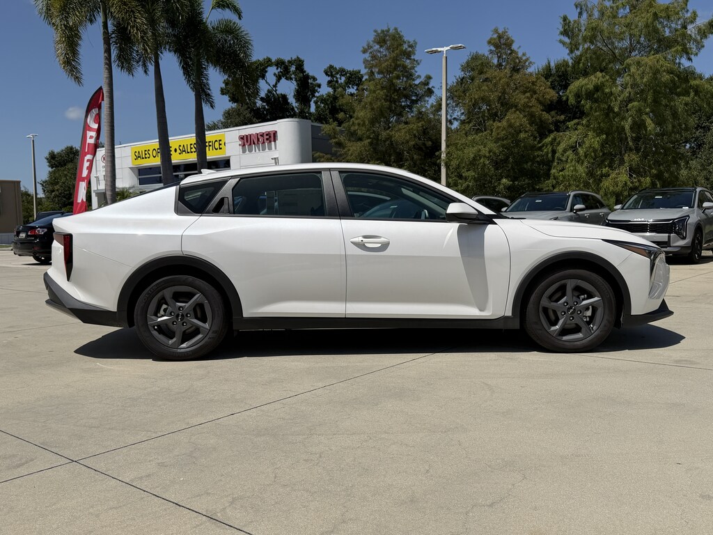 New 2026 Kia K4 LXS Sedan