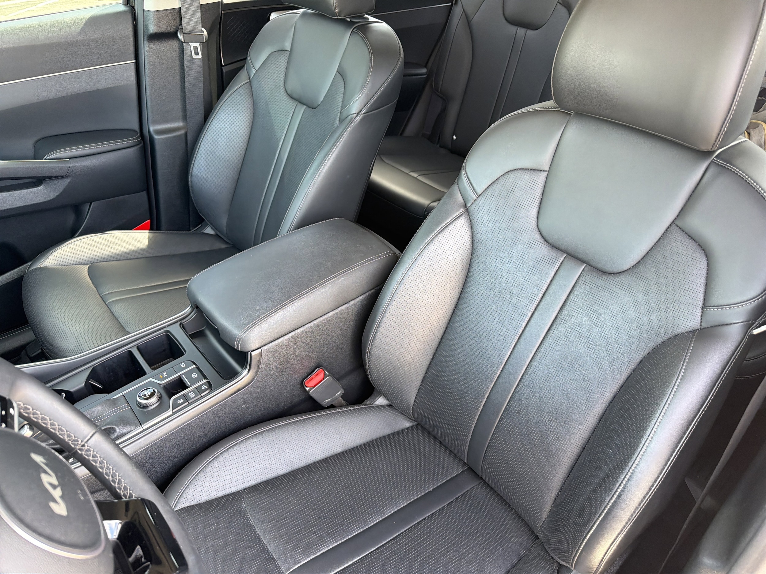 2024 Kia Sorento S - Photo 23