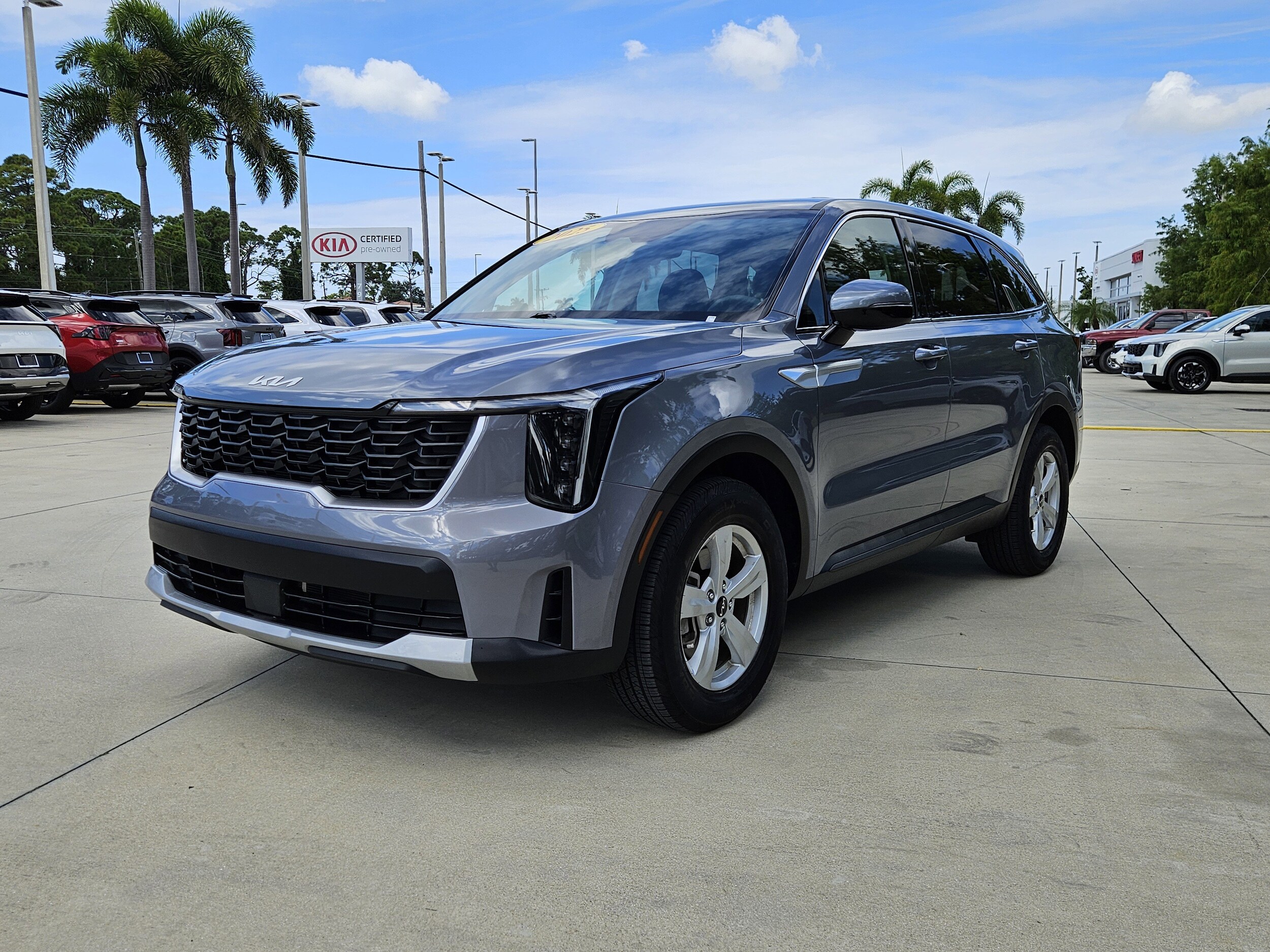 2025 Kia Sorento LX photo 2