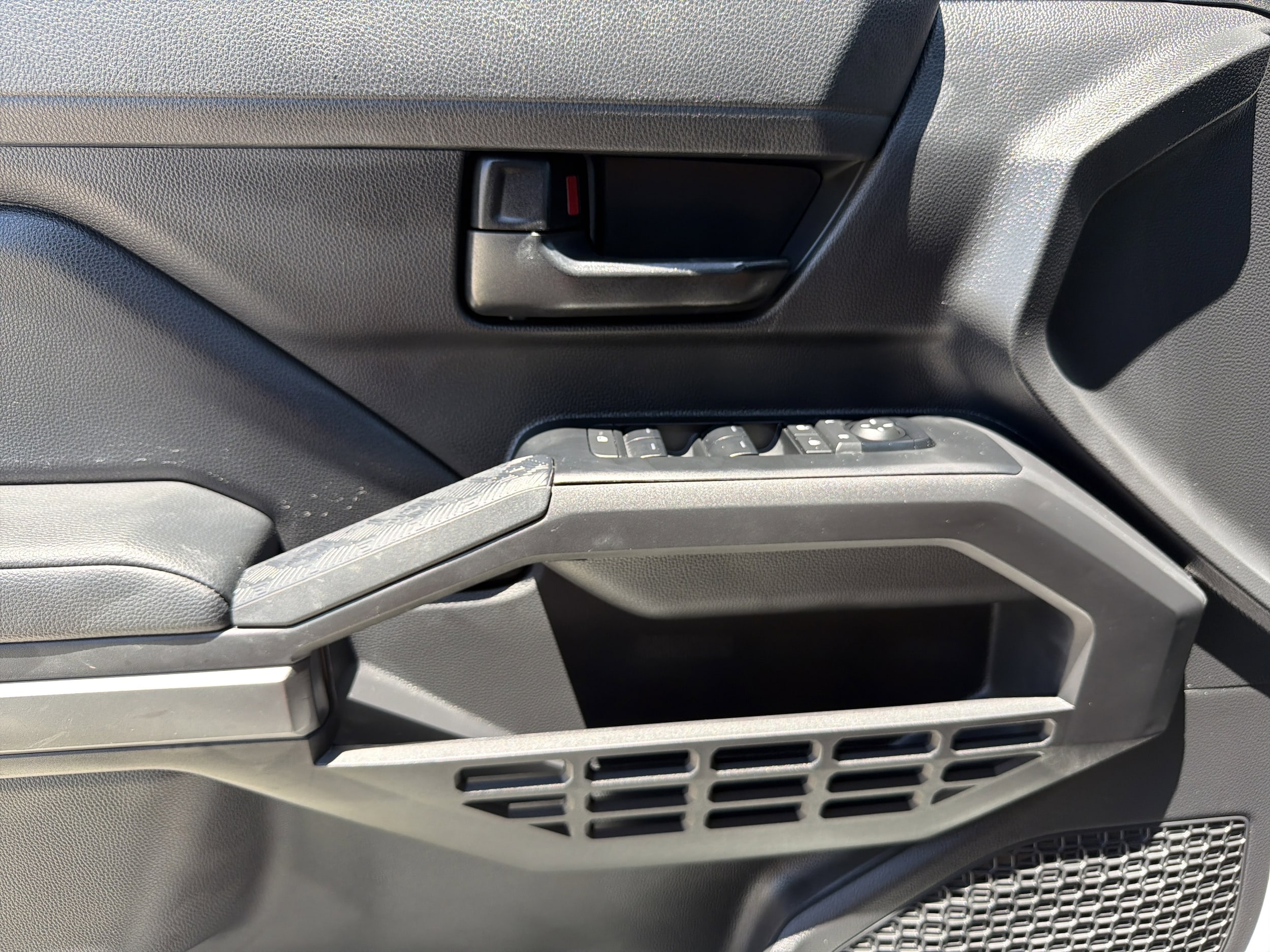 2024 Toyota Tacoma SR5 - Photo 24