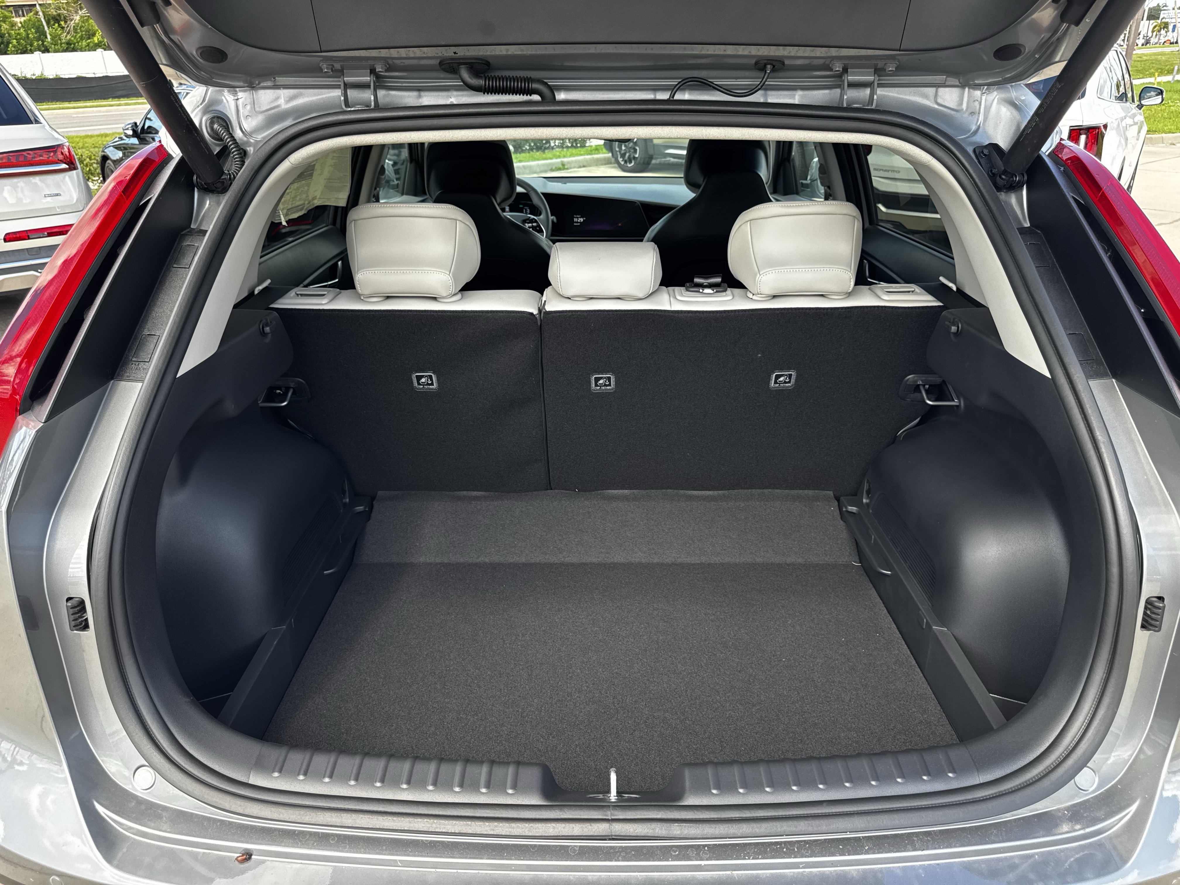 2026 Kia Niro EX - Photo 8