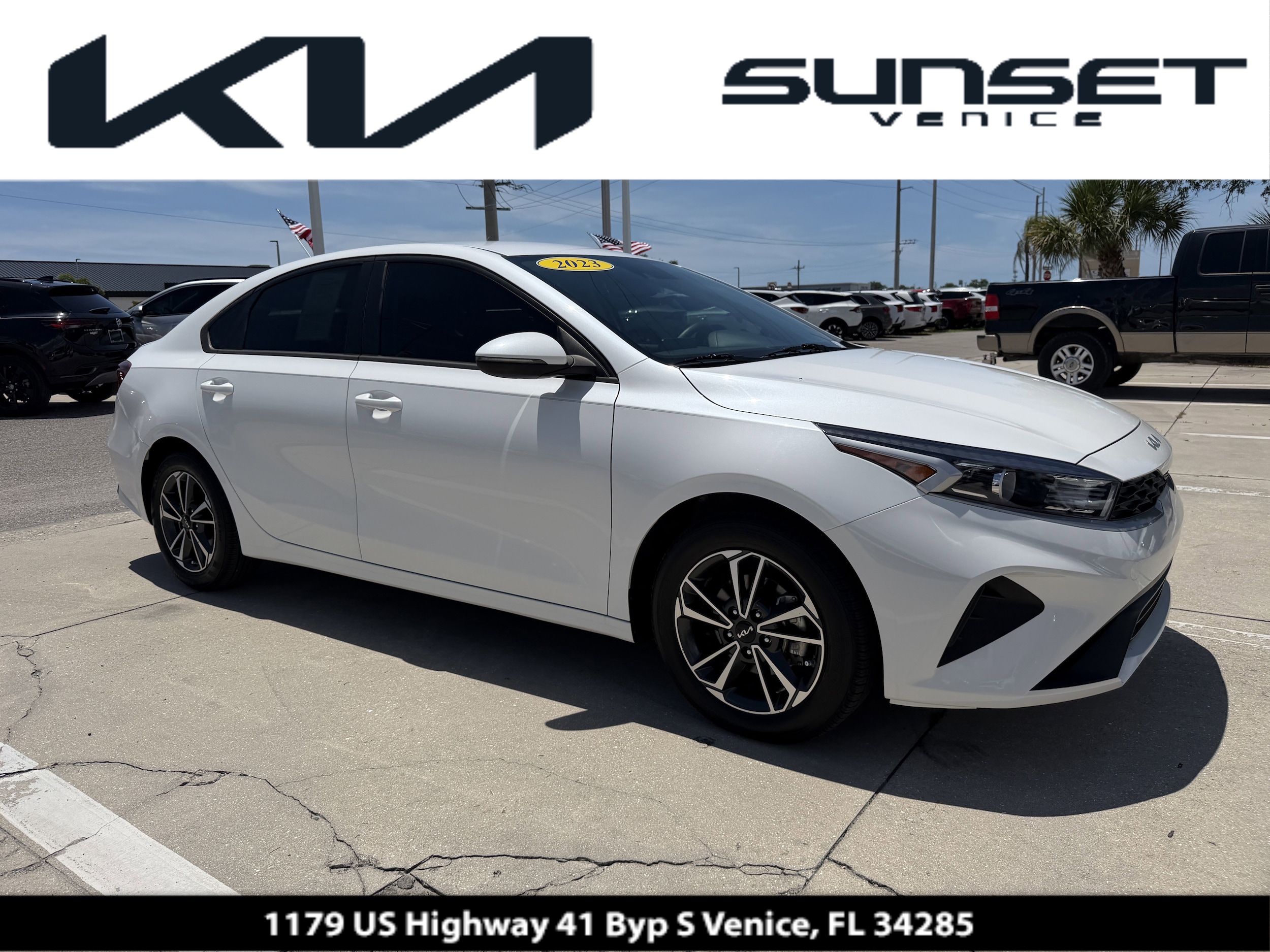 2023 Kia Forte LXS AT's photo