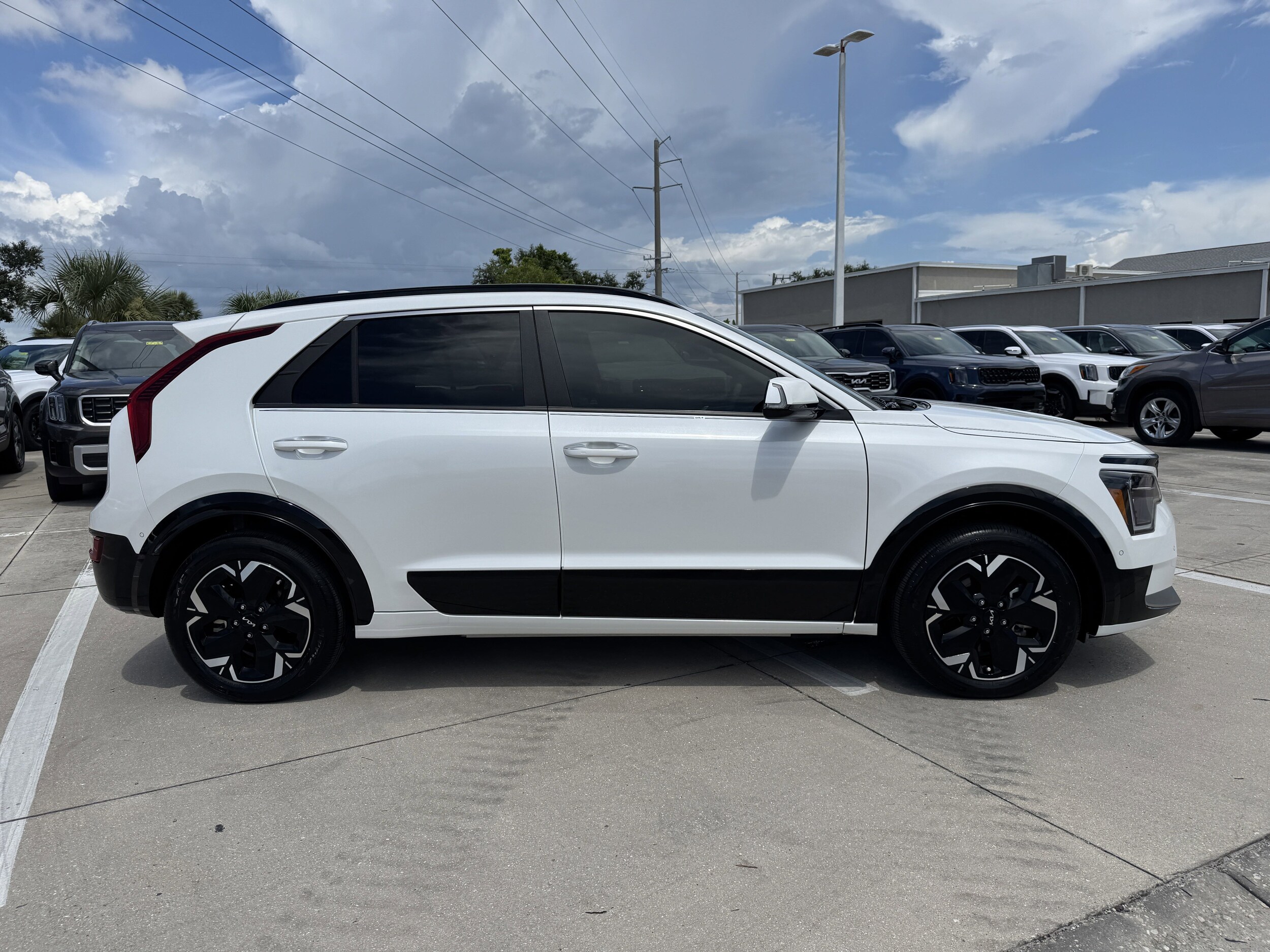 2024 Kia Niro EV Wave photo 3