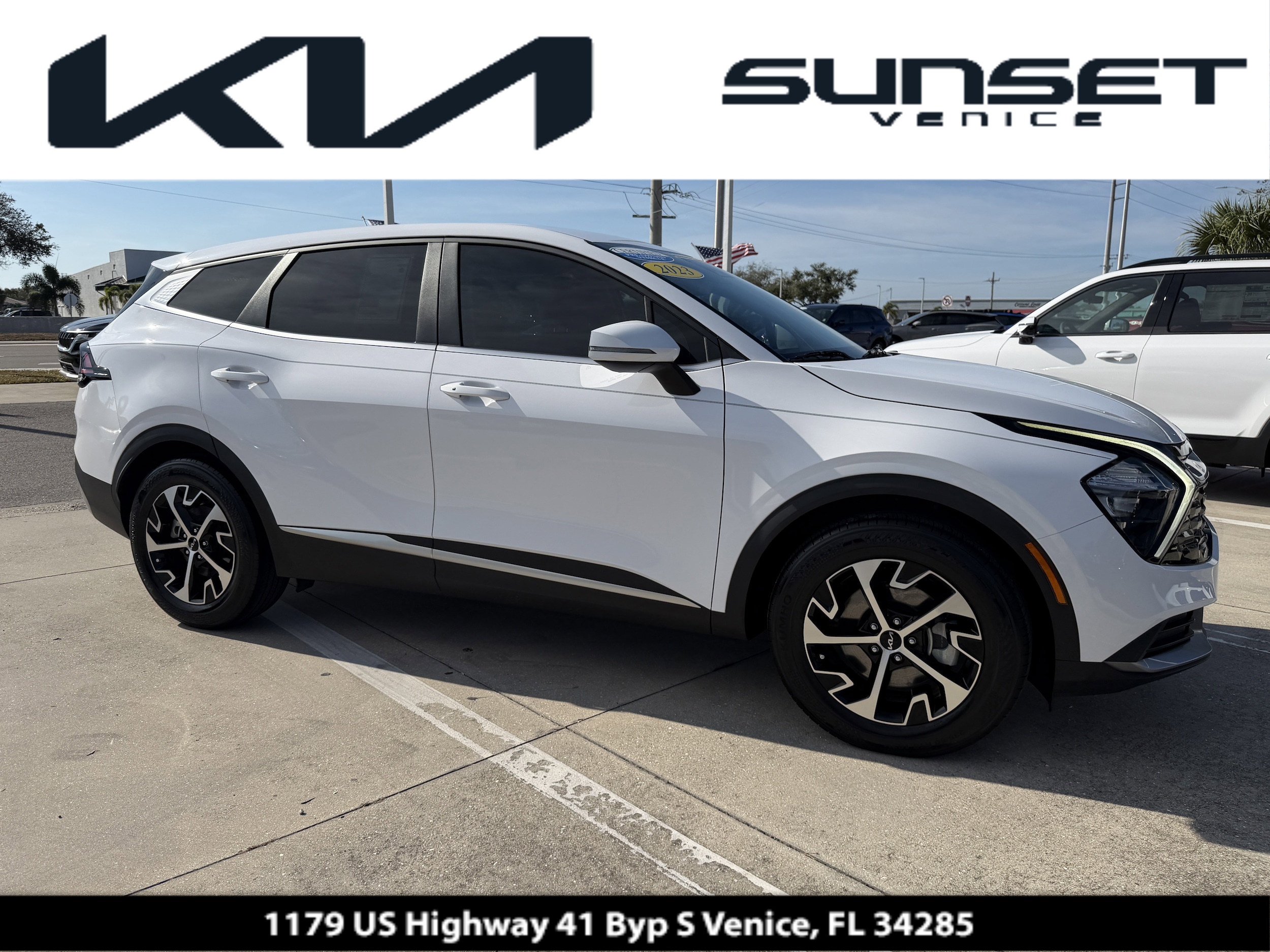 2023 Kia Sportage EX's photo