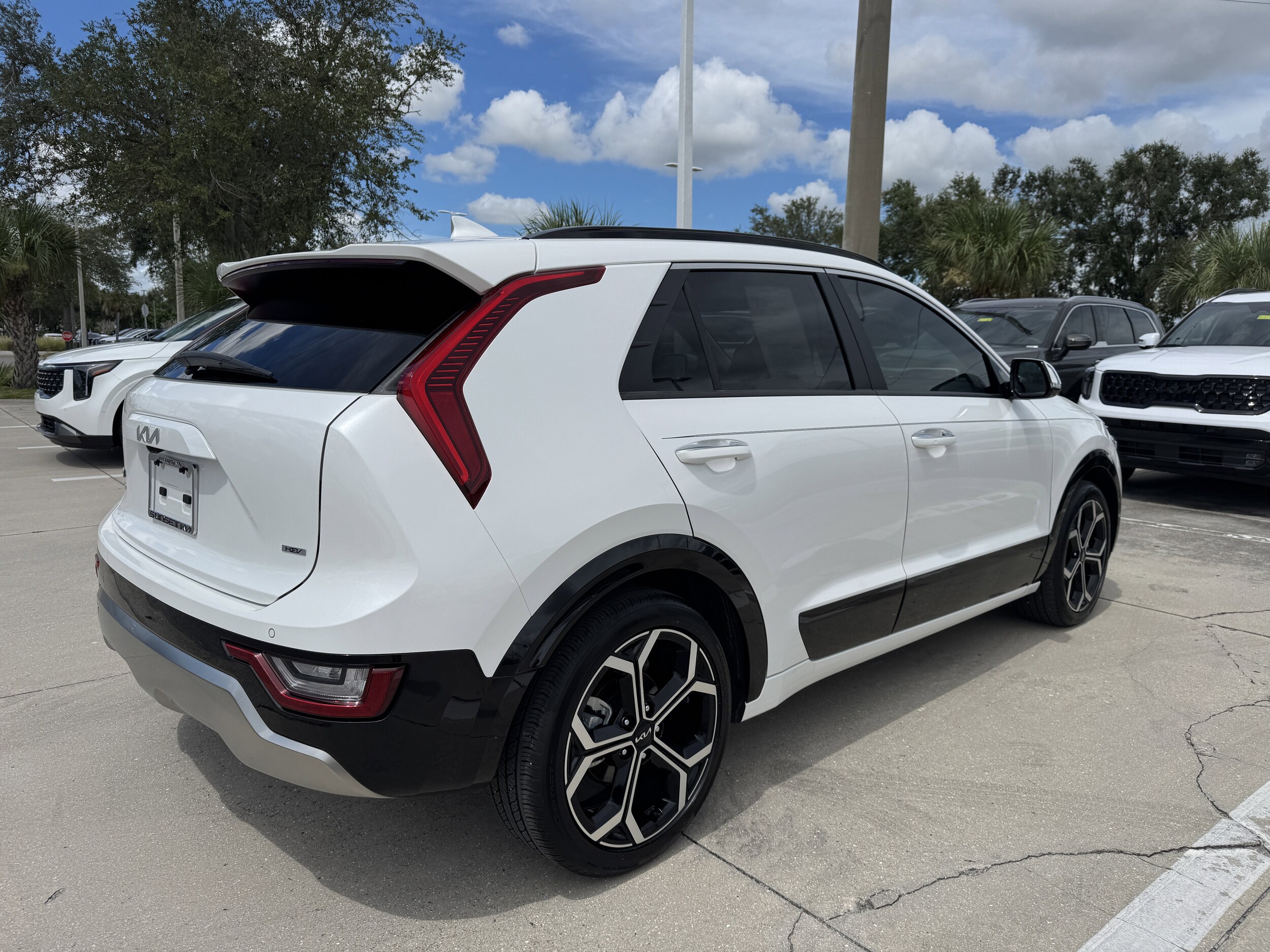 2023 Kia Niro SX Touring photo 4