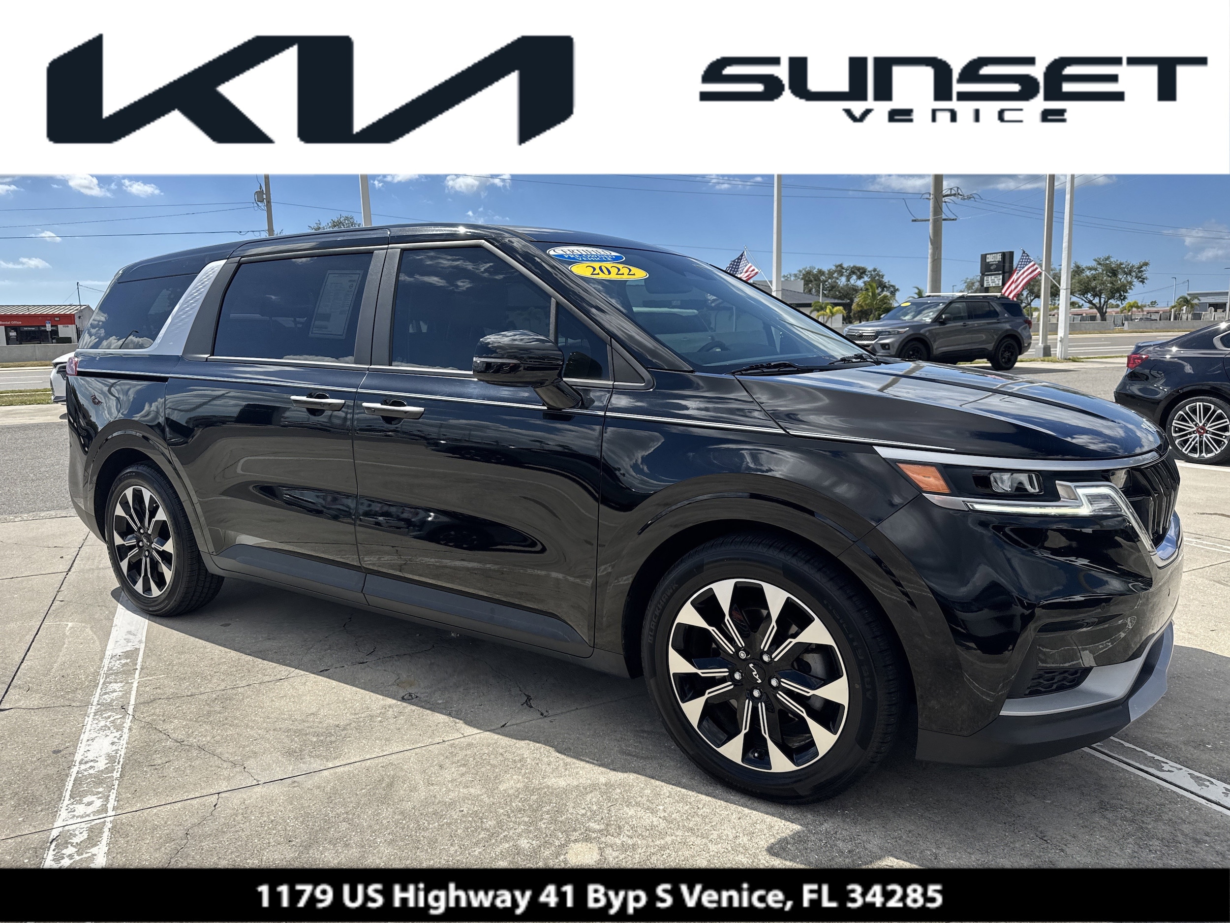 2022 Kia Carnival EX's photo