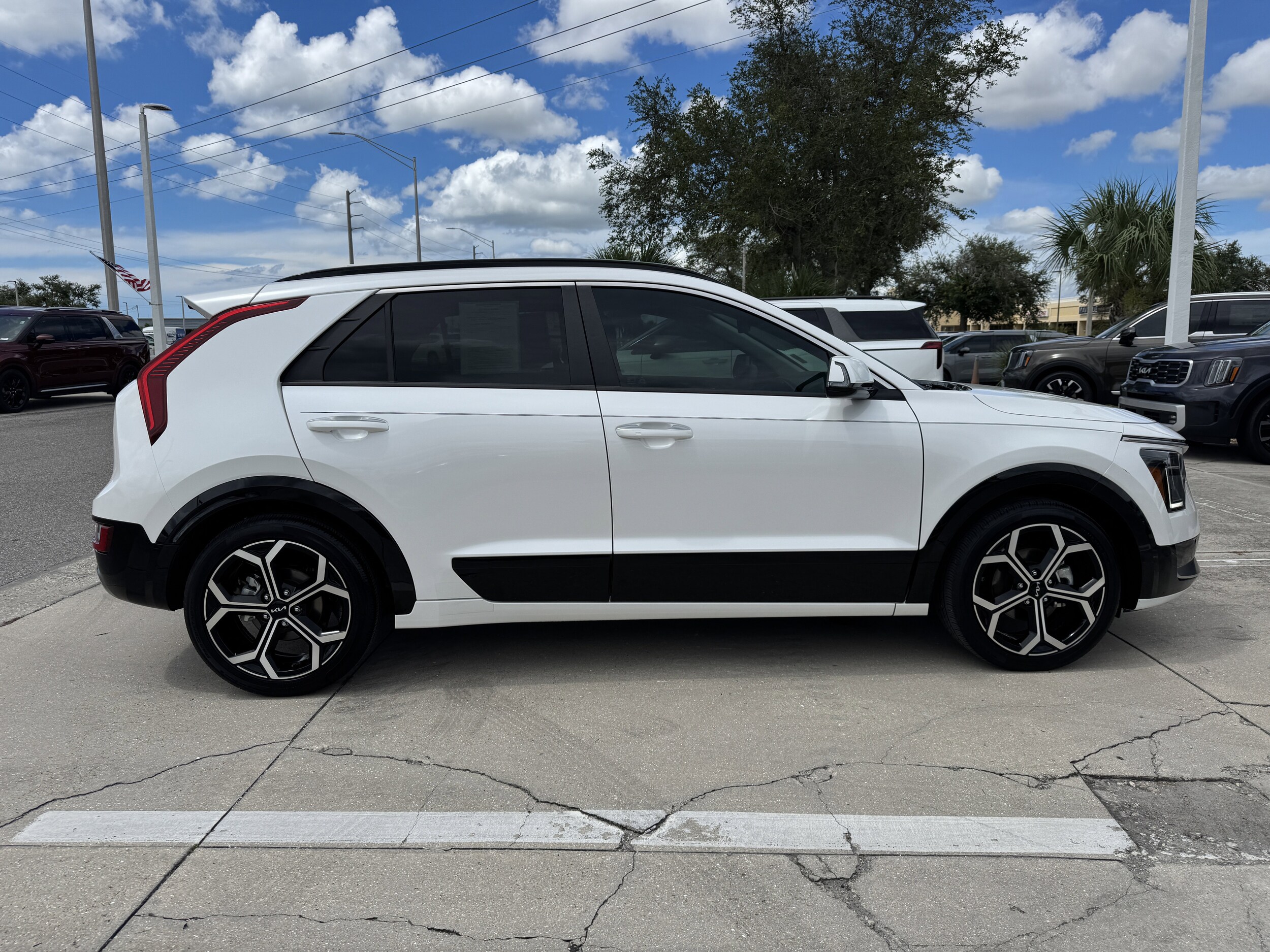 2023 Kia Niro SX Touring photo 3