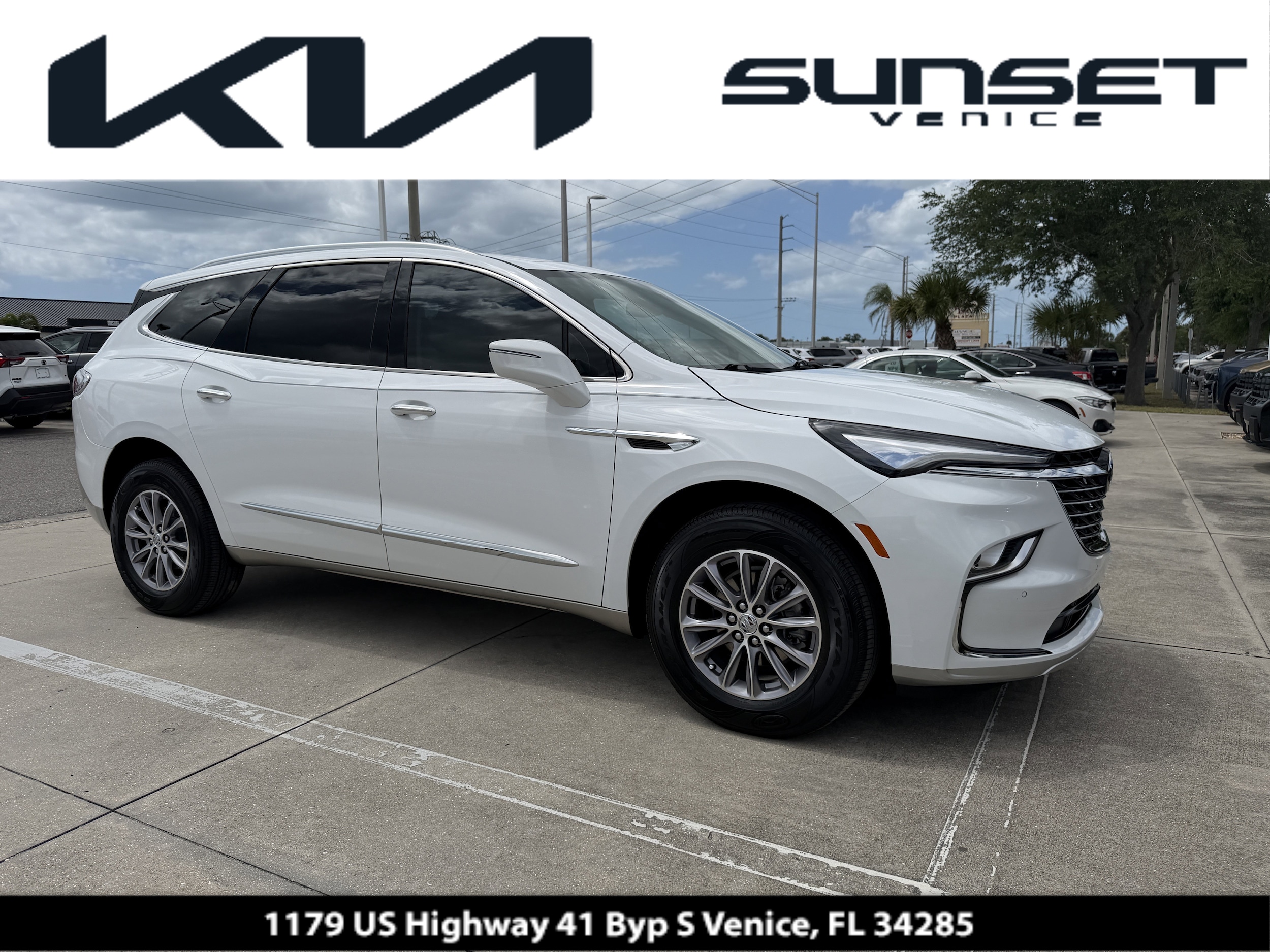 2023 Buick Enclave Essence's photo