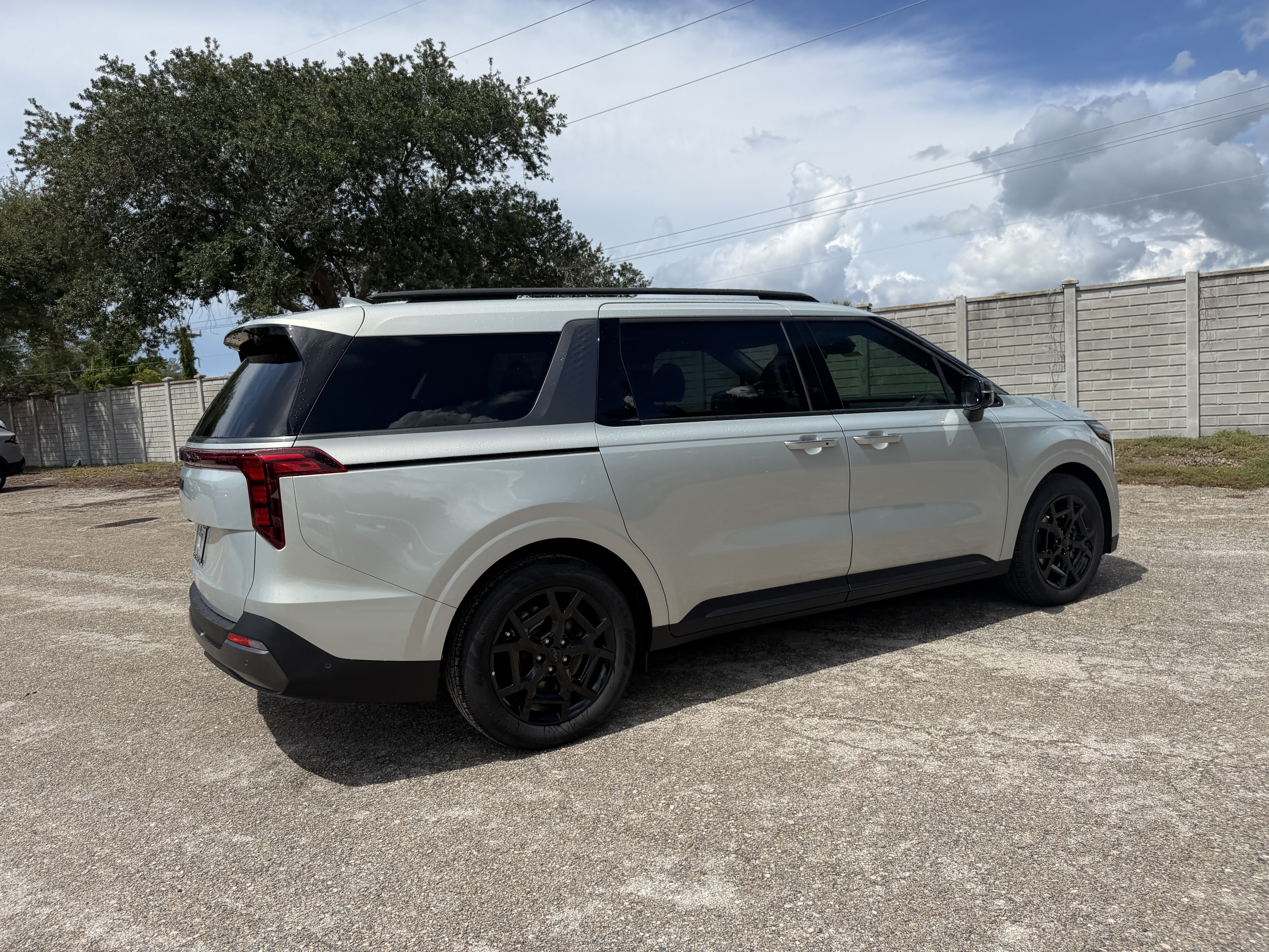 New 2027 Kia Carnival SX Van Passenger Van