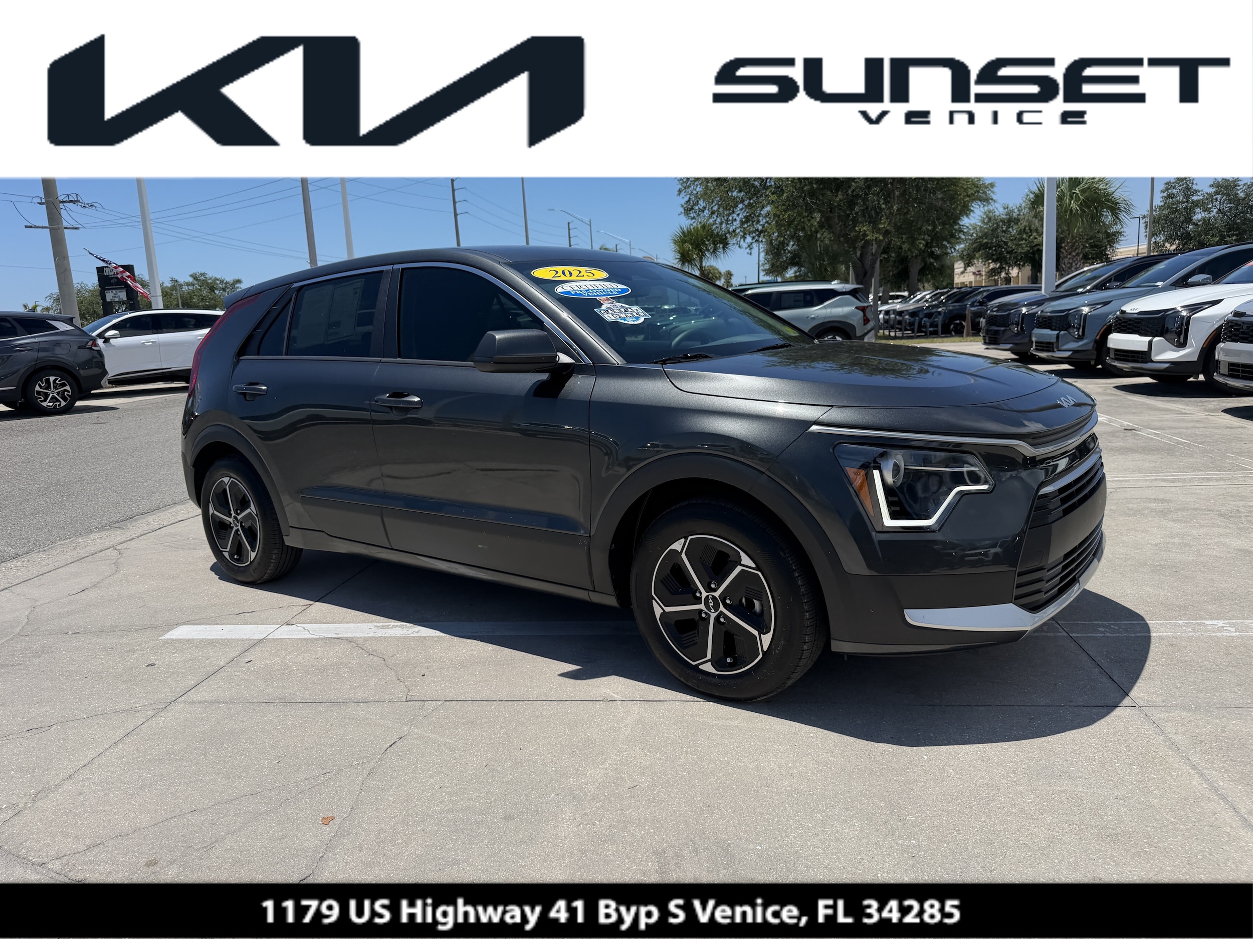 2025 Kia Niro LX HEV's photo