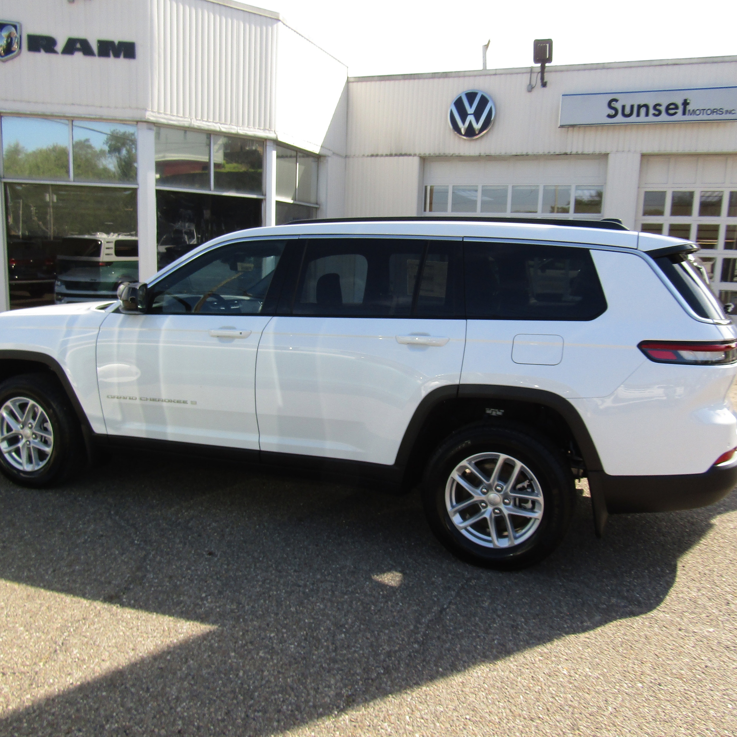 2025 Jeep Grand Cherokee L Laredo