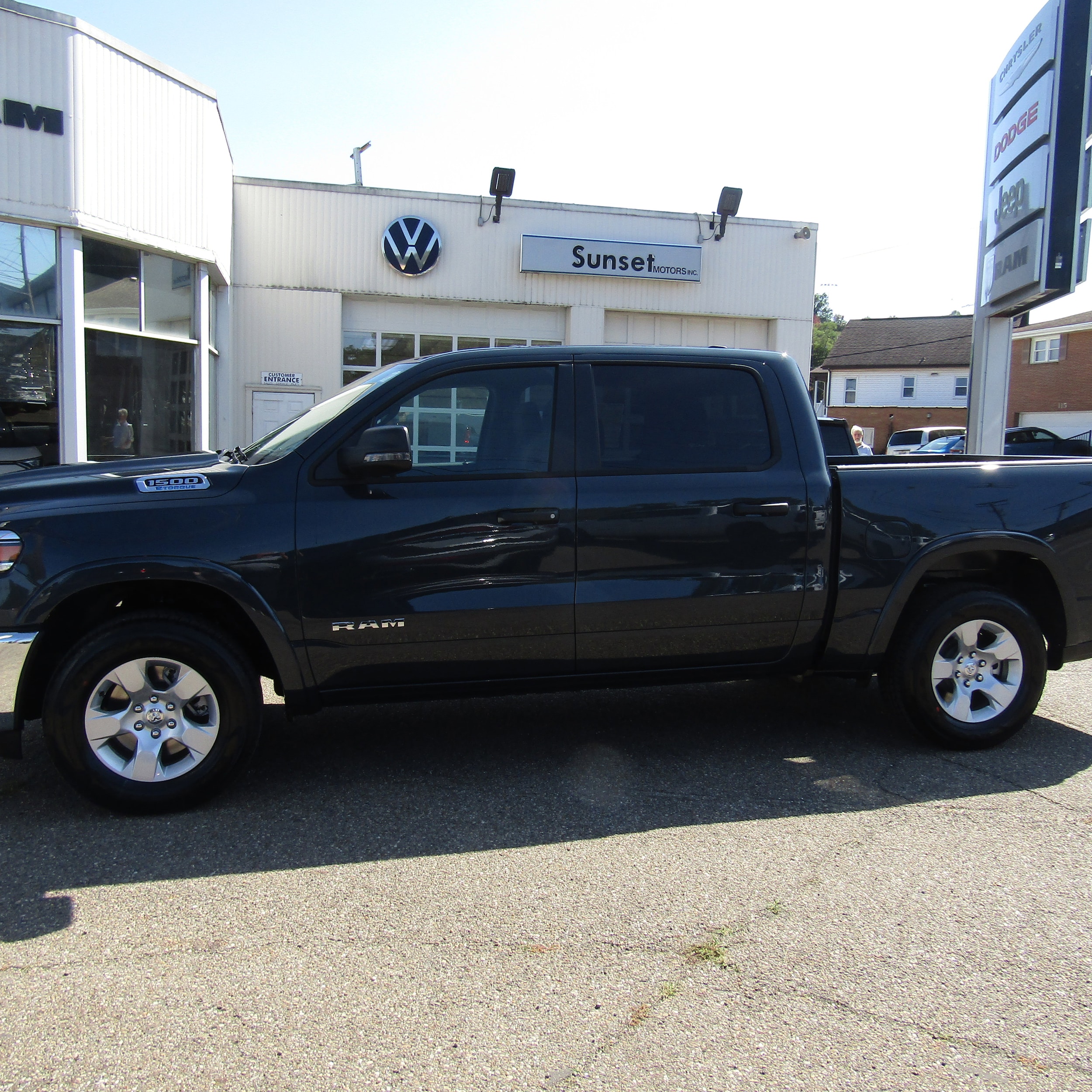 2025 Ram 1500 BIG HORN CREW CAB 4X4 5'7 BOX
