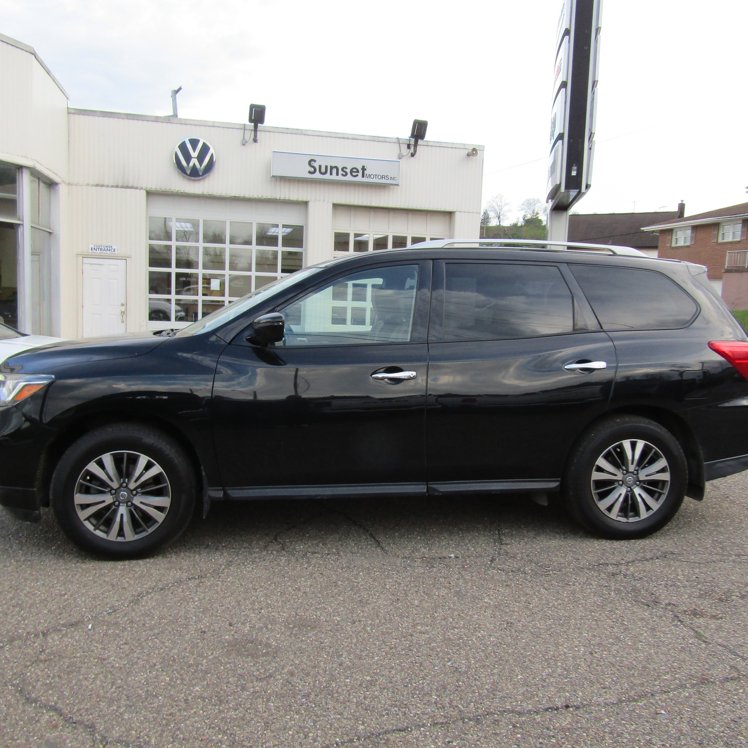 Used 2020 Nissan Pathfinder S with VIN 5N1DR2AM7LC644565 for sale in Steubenville, OH
