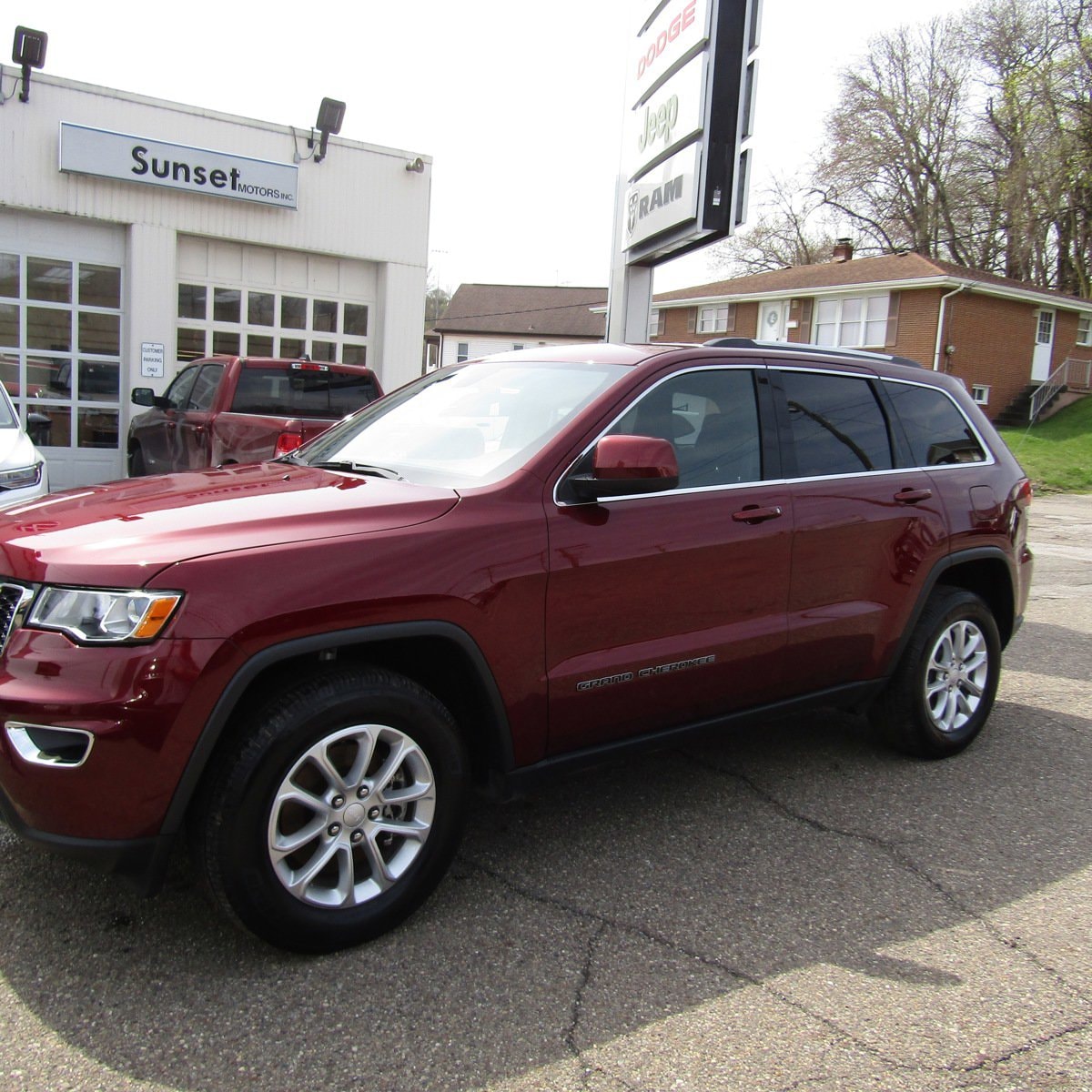 Used 2021 Jeep Grand Cherokee Laredo X with VIN 1C4RJFAG0MC581765 for sale in Steubenville, OH