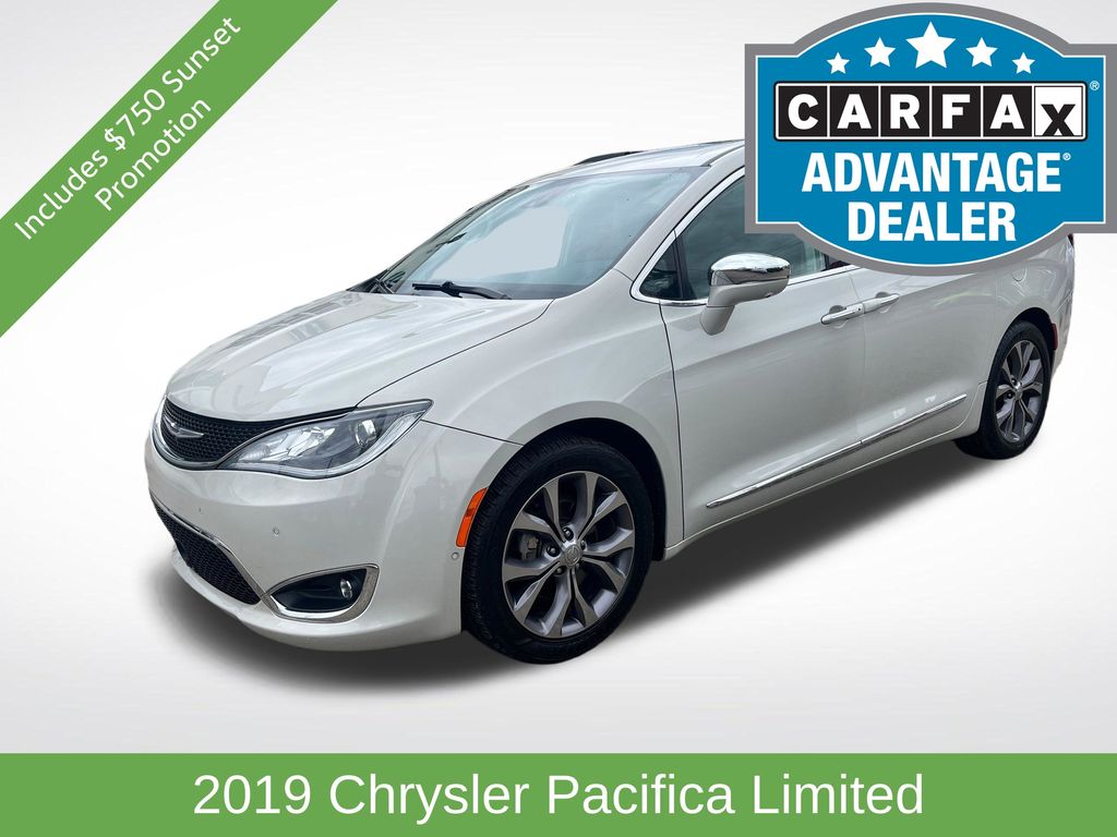 2019 Chrysler Pacifica Limited's photo