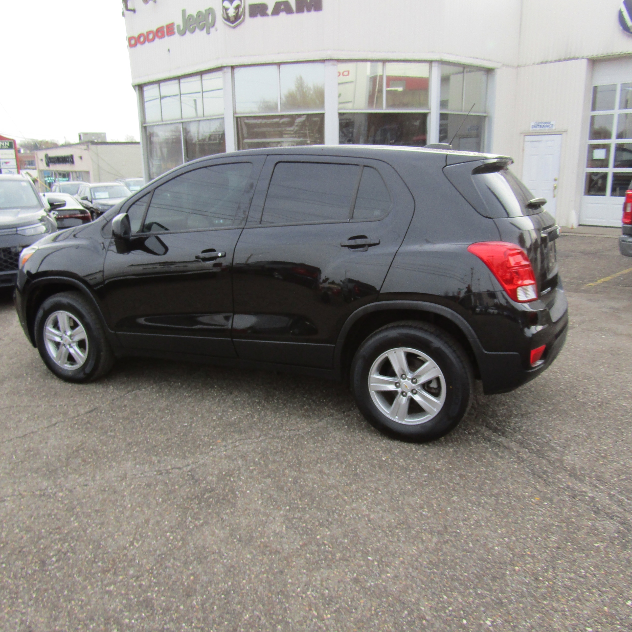 Used 2020 Chevrolet Trax LS with VIN KL7CJNSB3LB042903 for sale in Steubenville, OH