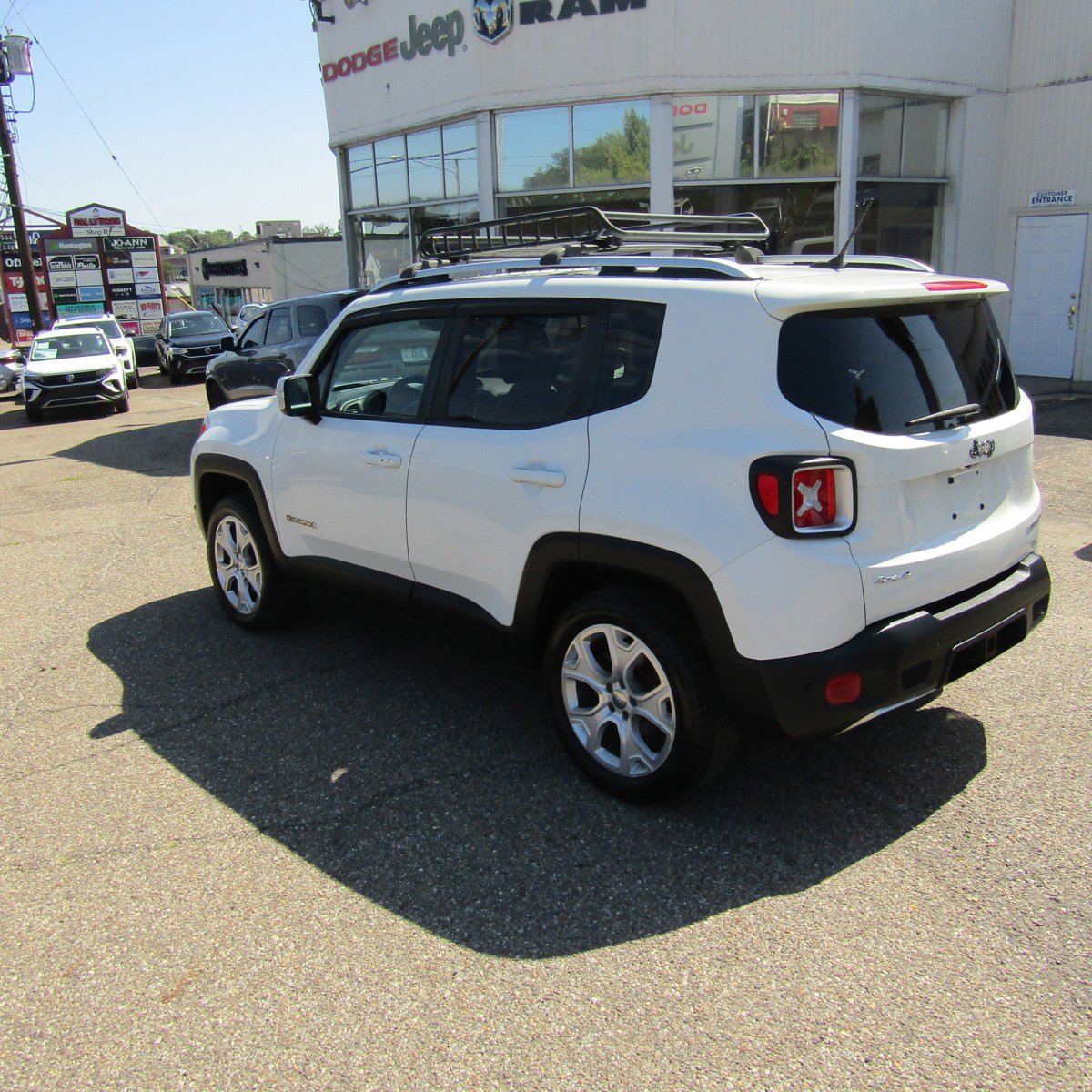 Used 2016 Jeep Renegade Limited with VIN ZACCJBDT9GPD14468 for sale in Steubenville, OH