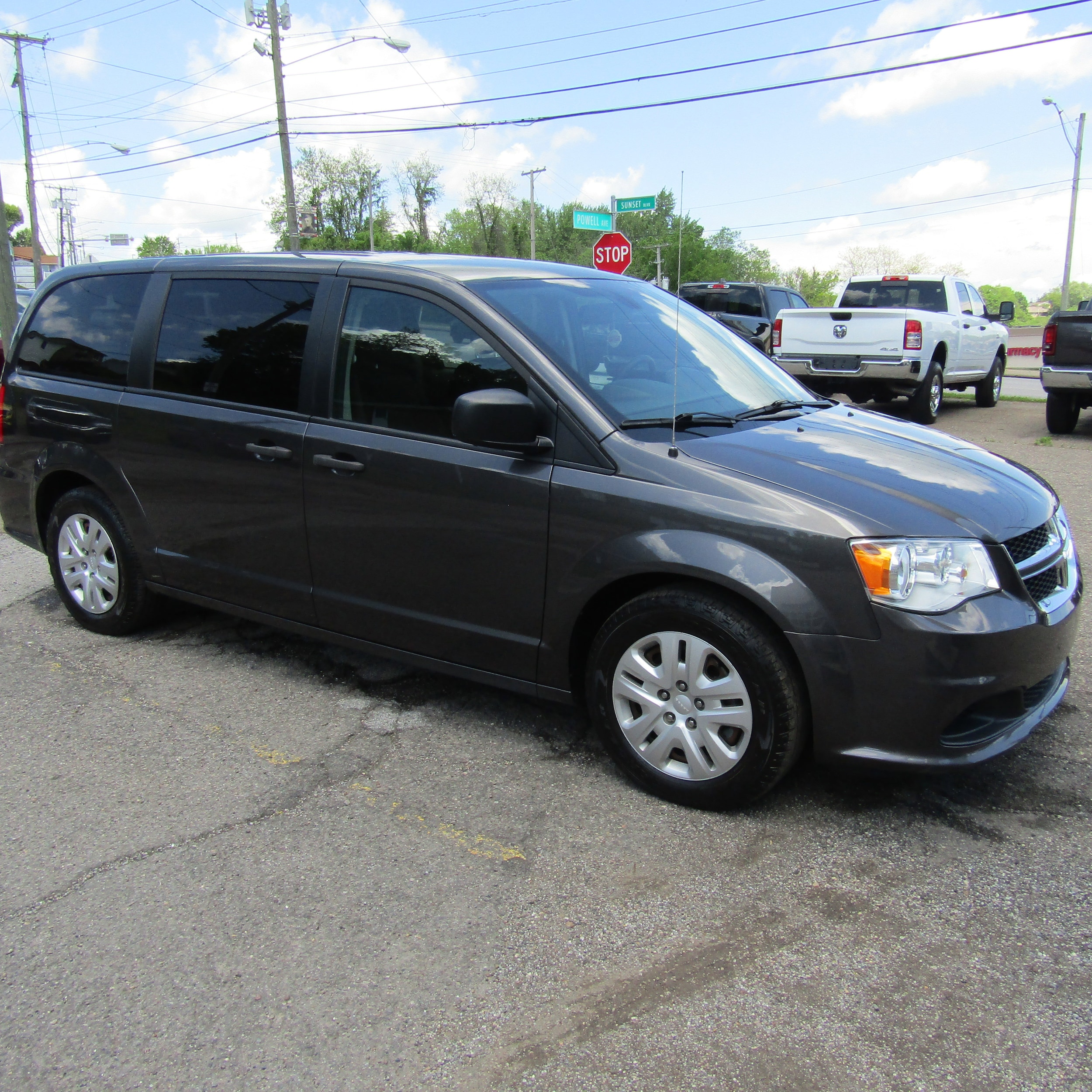 Used 2020 Dodge Grand Caravan SE with VIN 2C4RDGBG1LR215282 for sale in Steubenville, OH