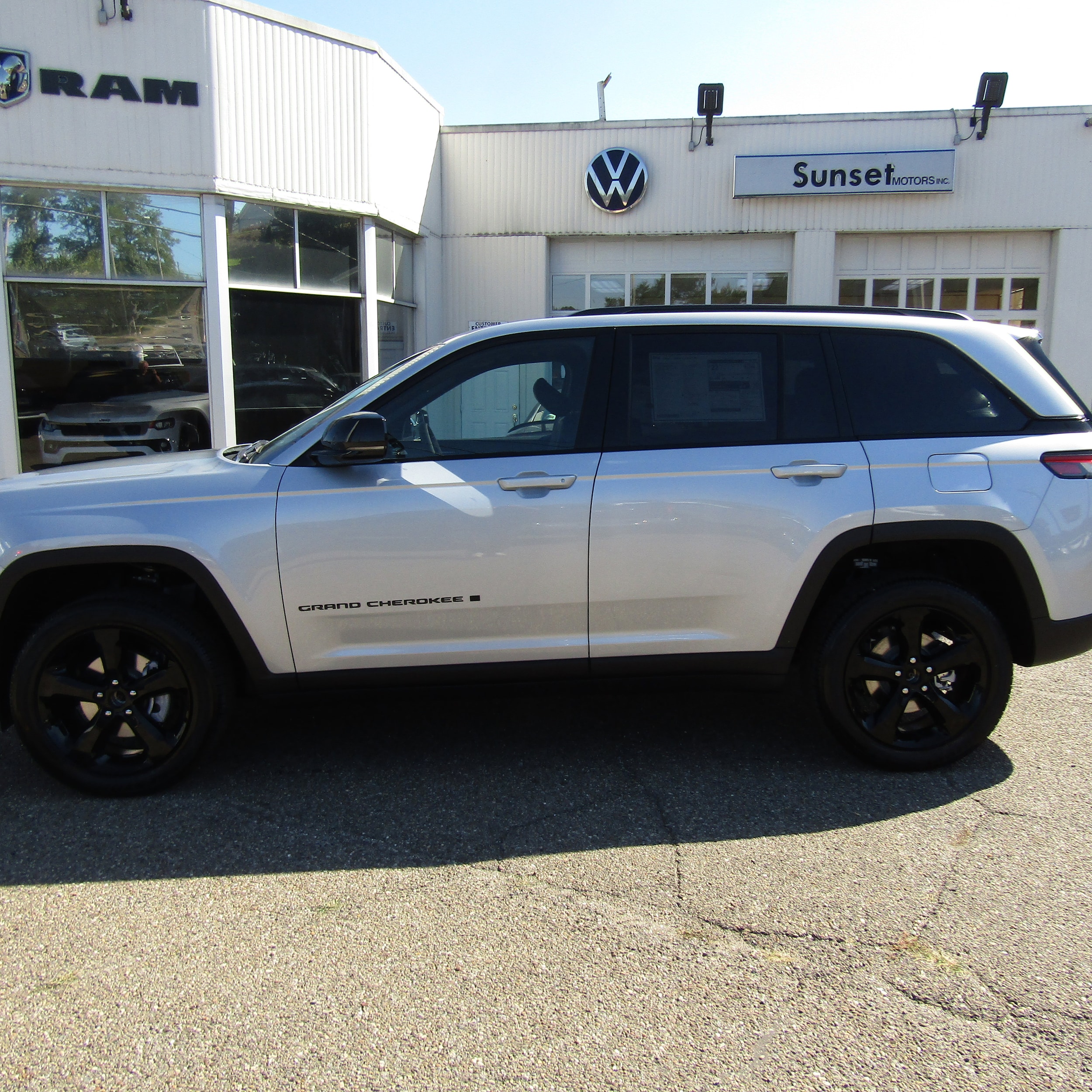 2025 Jeep Grand Cherokee Altitude's photo