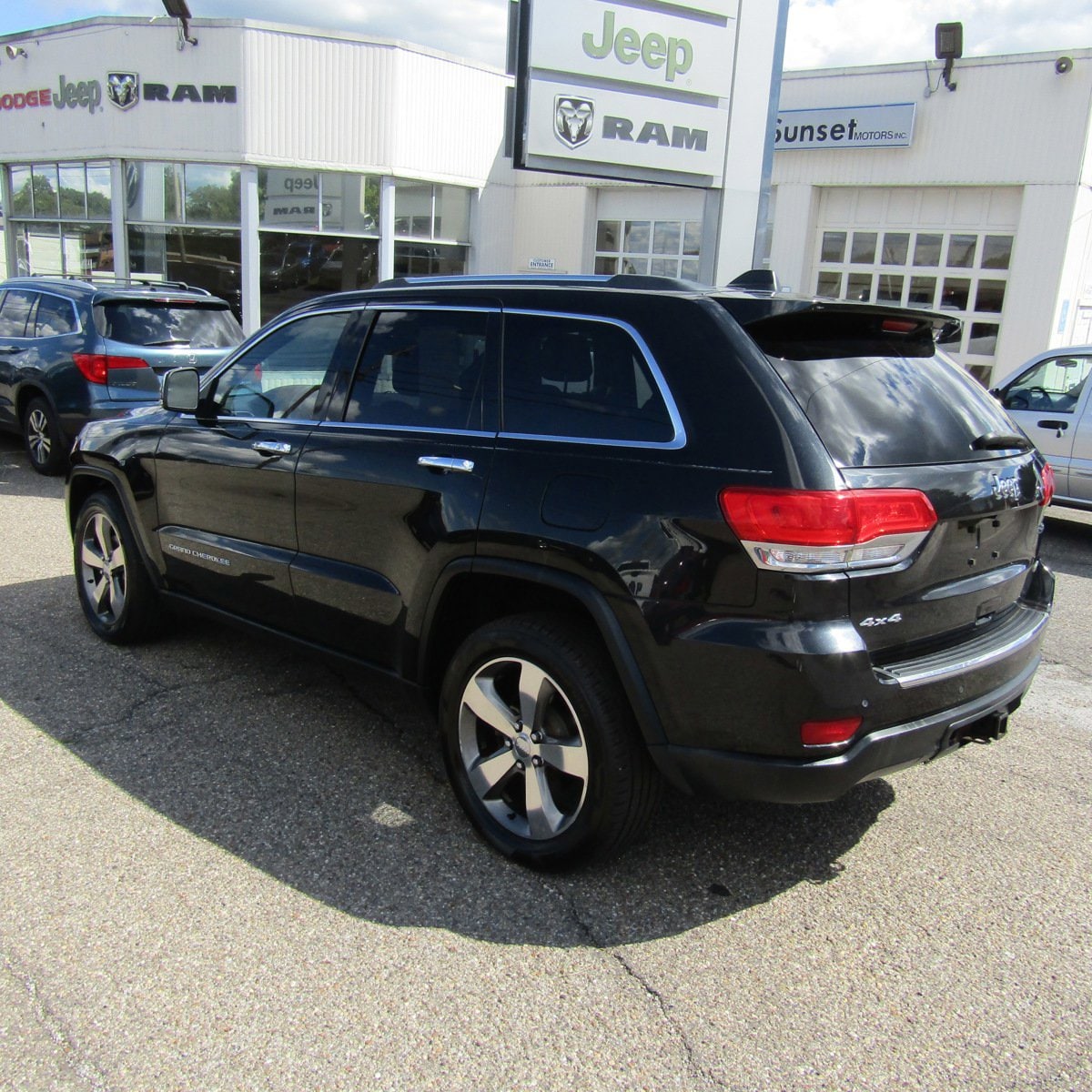 Used 2015 Jeep Grand Cherokee Limited with VIN 1C4RJFBG9FC726853 for sale in Steubenville, OH