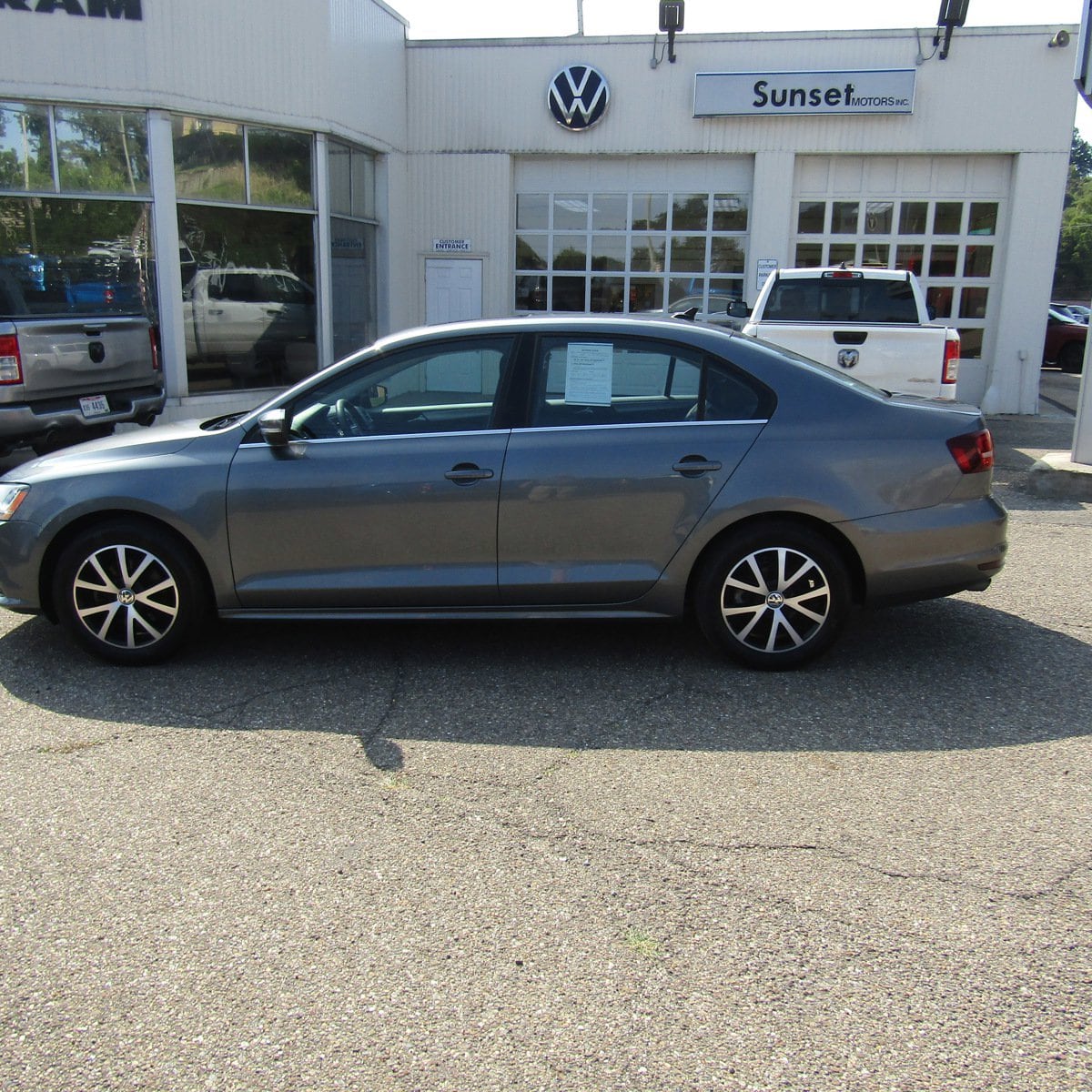 Used 2017 Volkswagen Jetta SE with VIN 3VWDB7AJ2HM404337 for sale in Steubenville, OH