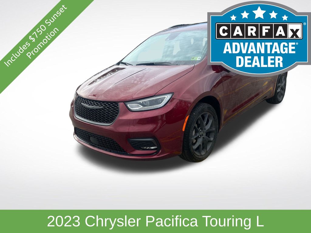 2023 Chrysler Pacifica Touring L AWD's photo
