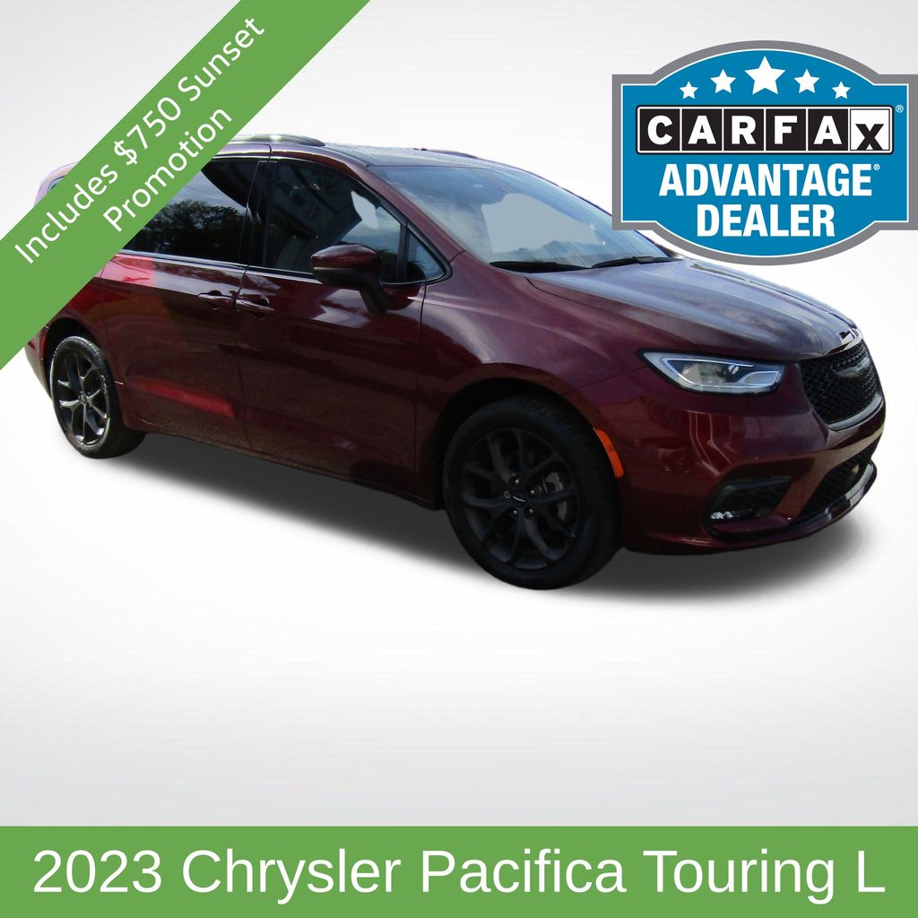 2023 Chrysler Pacifica Touring L AWD's photo