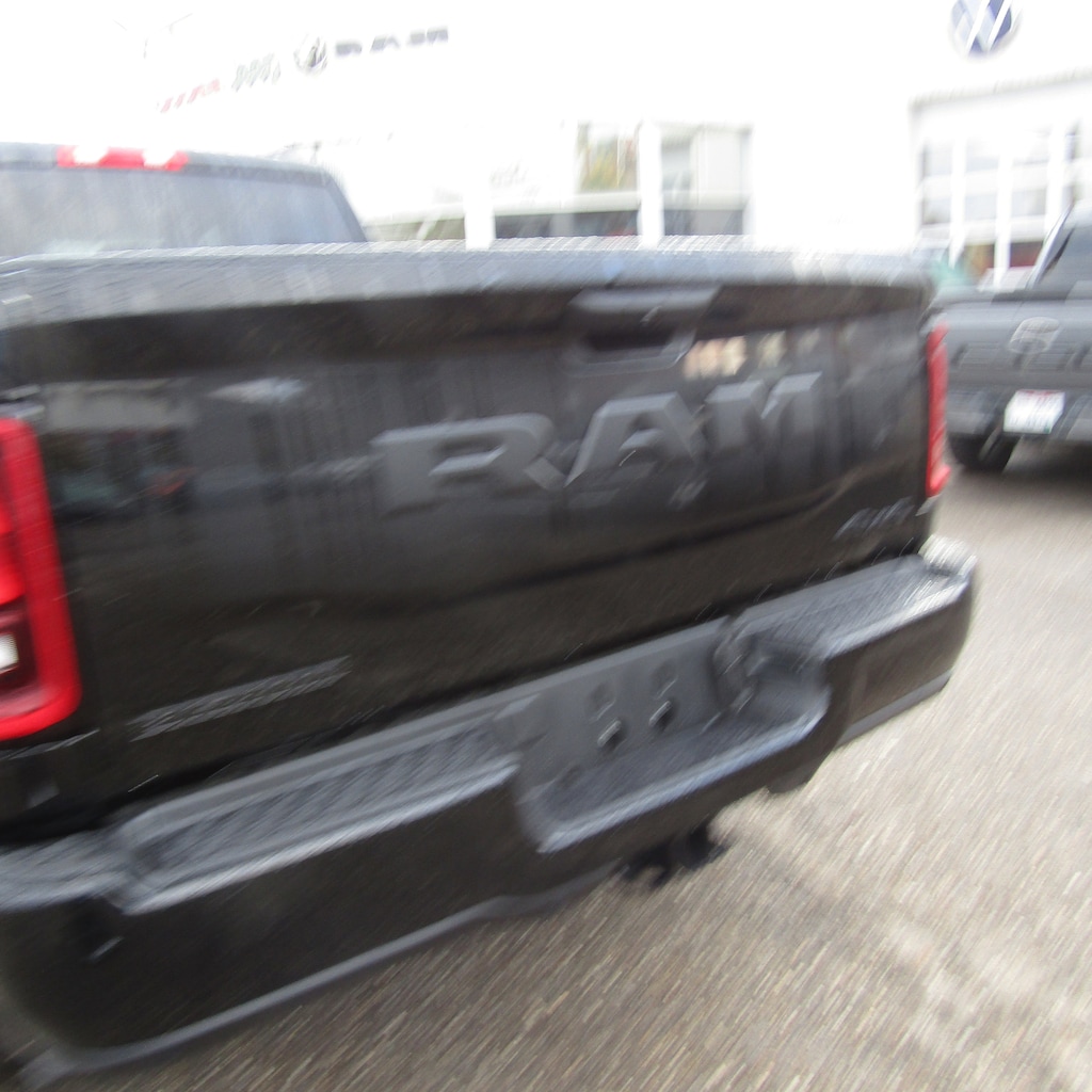 New 2026 Ram 2500 BIG HORN CREW CAB 4X4 6'4 BOX Pickup