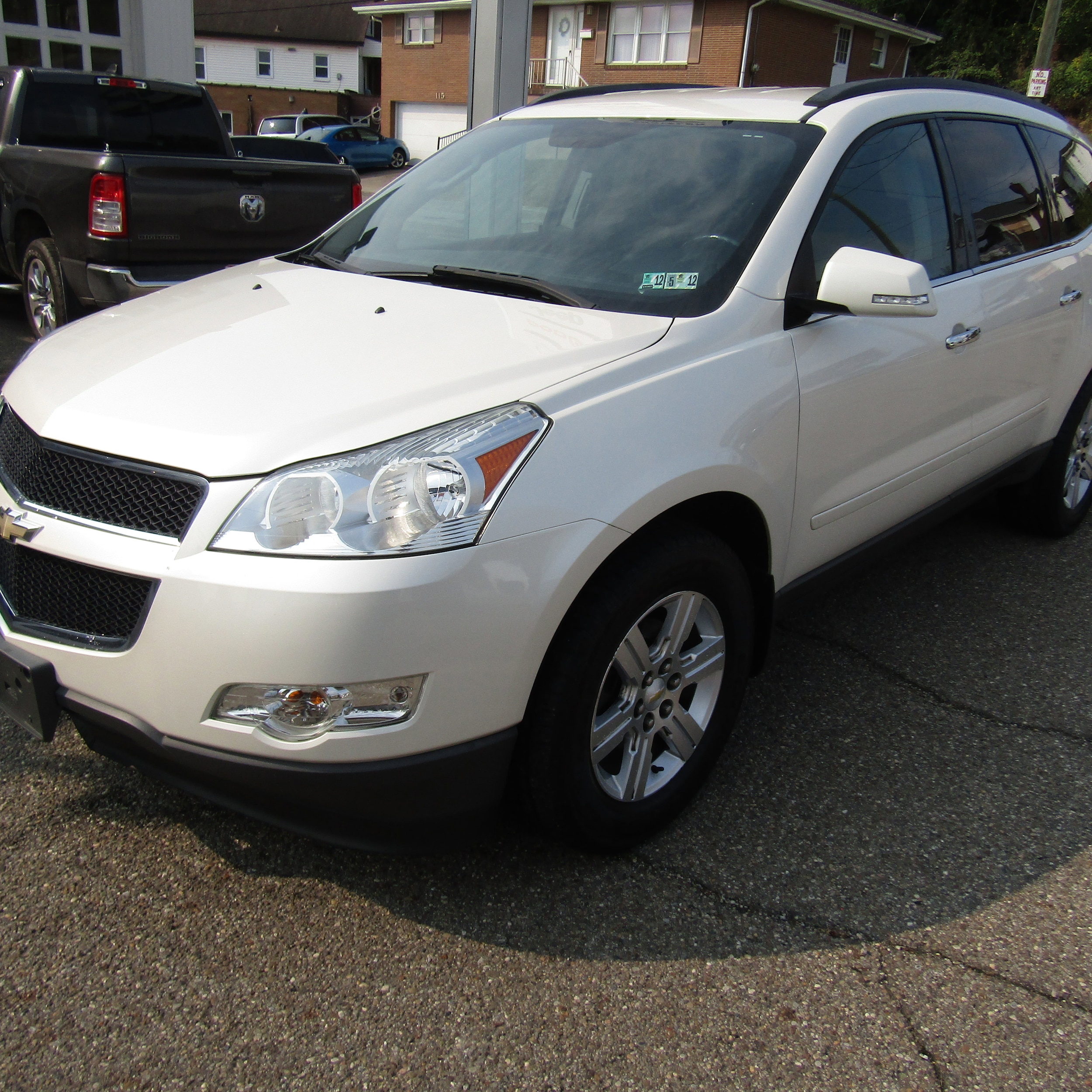 Used 2011 Chevrolet Traverse 1LT with VIN 1GNKVGED8BJ383785 for sale in Steubenville, OH