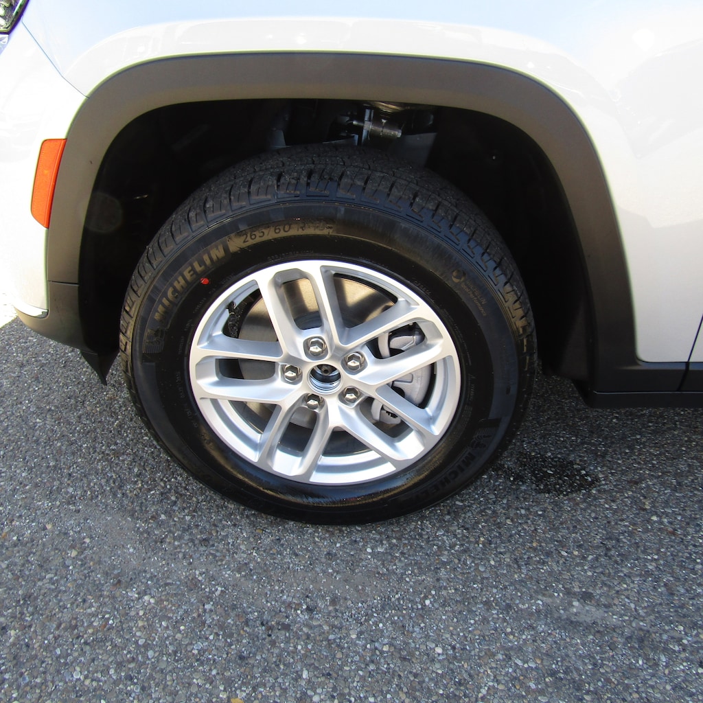 New 2025 Jeep Grand Cherokee L LAREDO X 4X4 Sport Utility