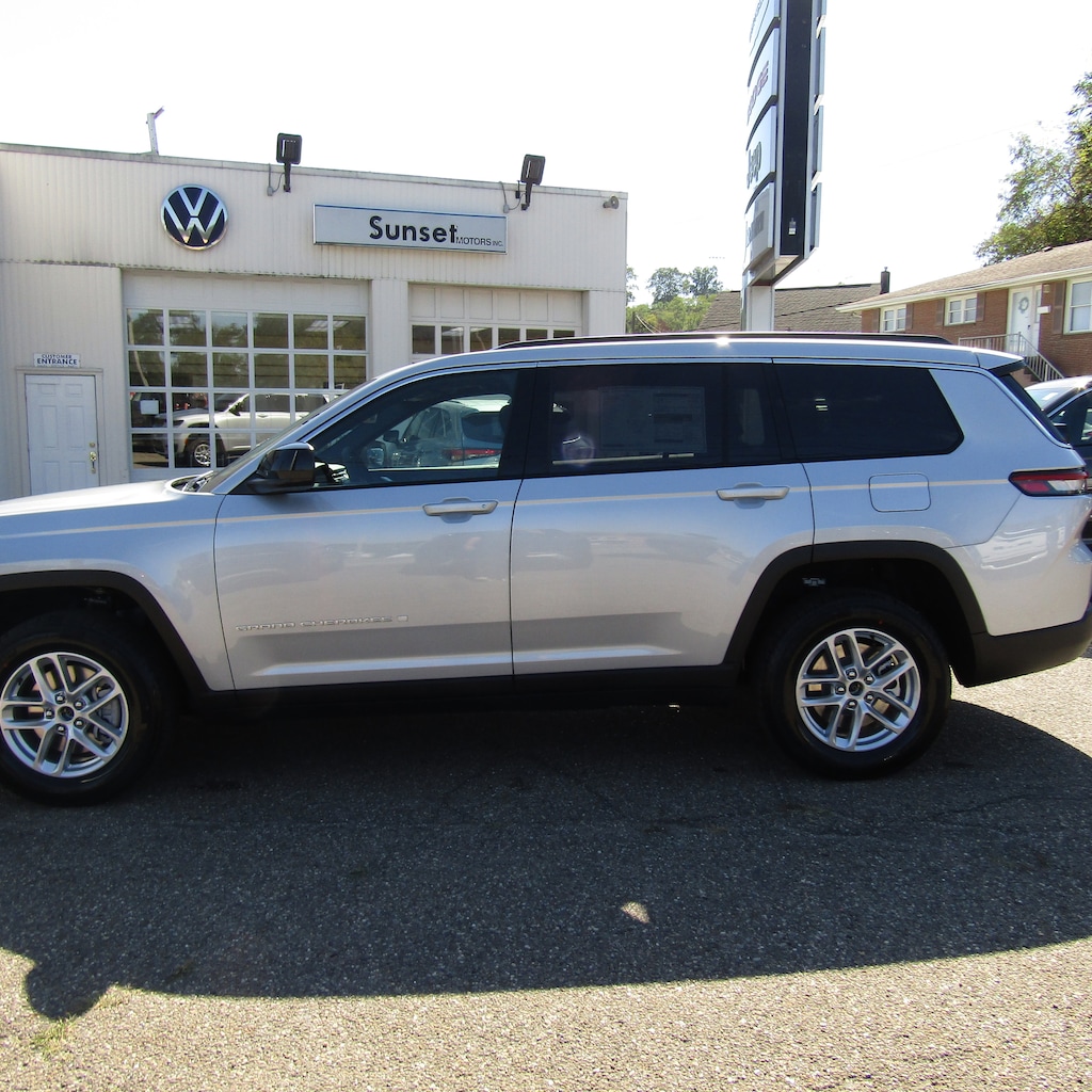 New 2025 Jeep Grand Cherokee L LAREDO X 4X4 Sport Utility