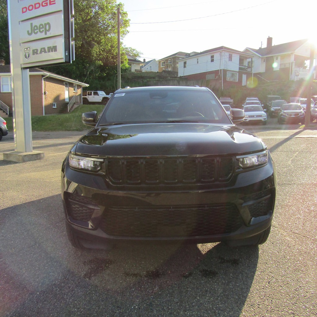 New 2024 Jeep Grand Cherokee ALTITUDE 4X4 For Sale Steubenville OH