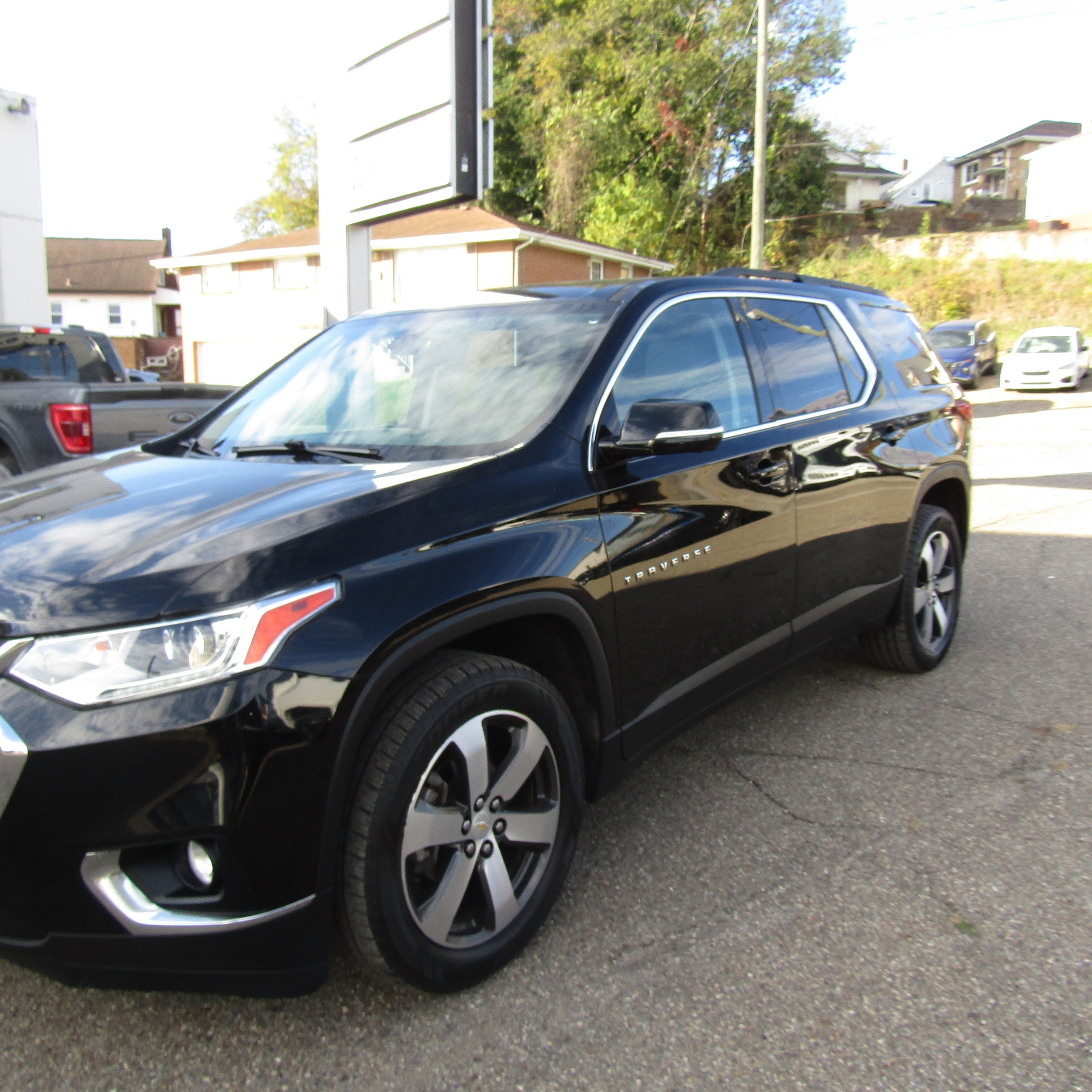 Used 2020 Chevrolet Traverse 3LT with VIN 1GNEVHKWXLJ133863 for sale in Steubenville, OH