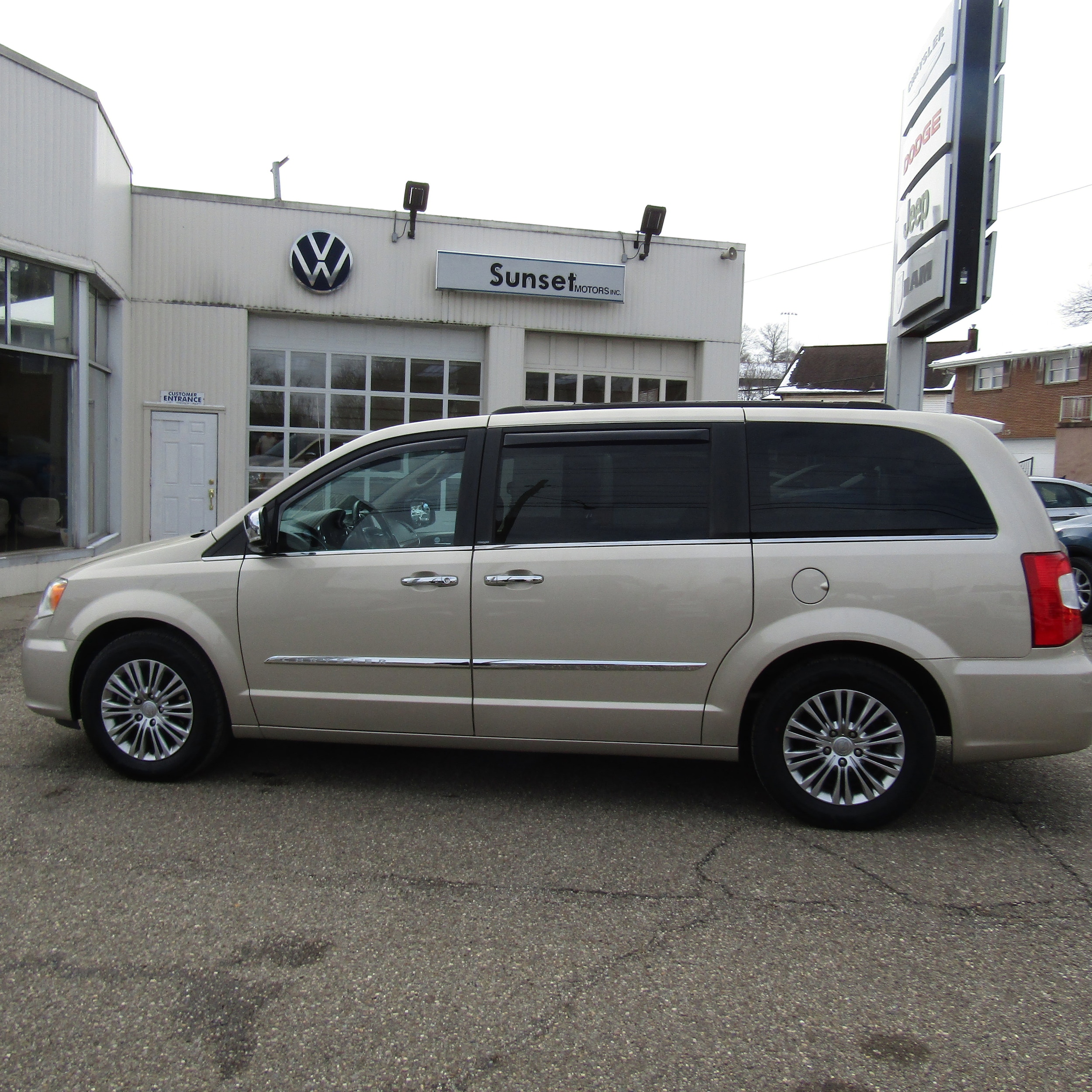 2014 Chrysler Town & Country Touring-L