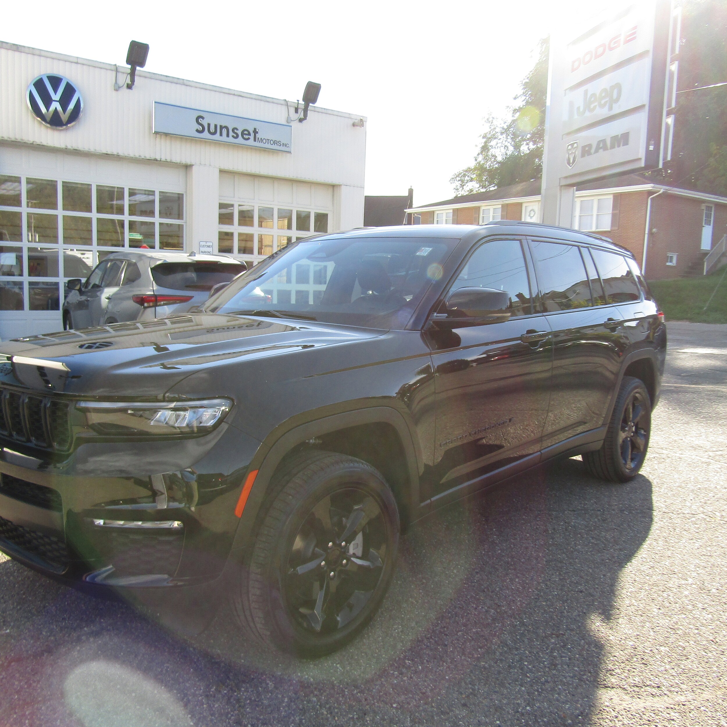 2025 Jeep Grand Cherokee Limited photo 2