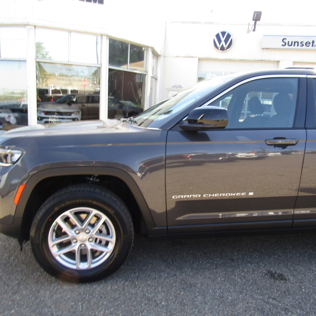 New 2025 Jeep Grand Cherokee LAREDO X 4X4 Sport Utility
