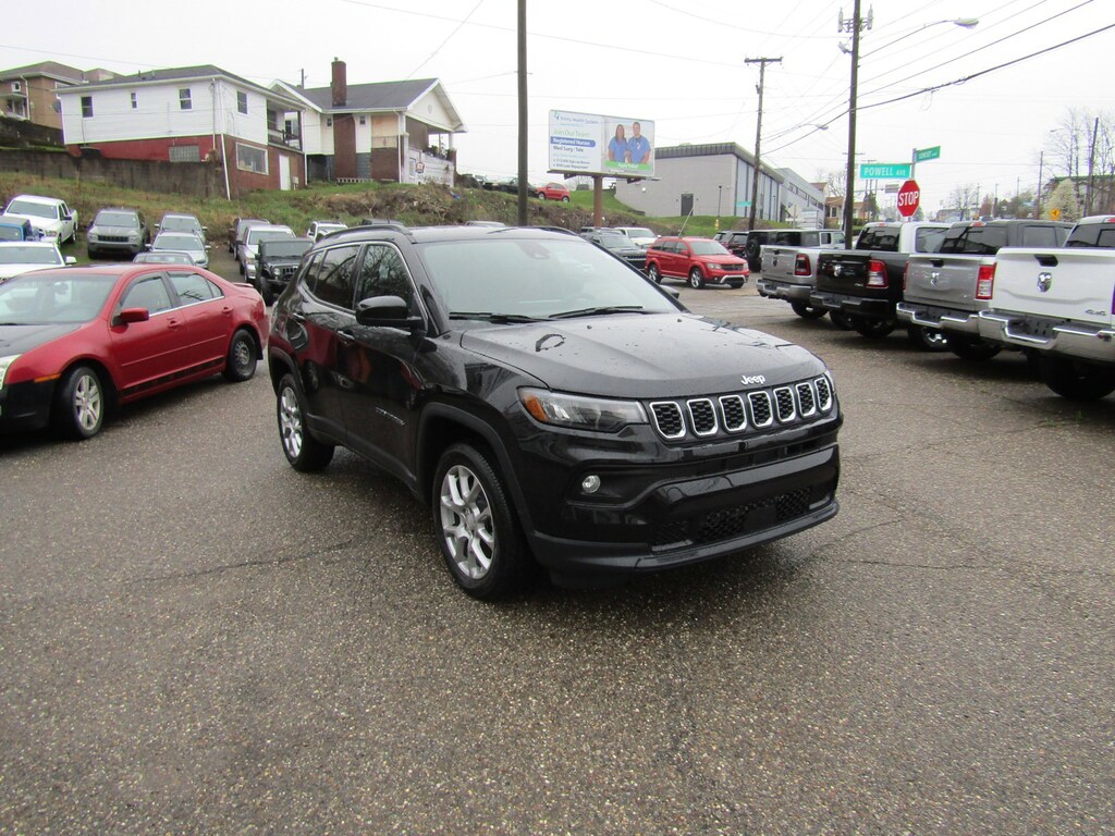 New 2024 Jeep Compass LATITUDE LUX 4X4 For Sale Steubenville OH VIN