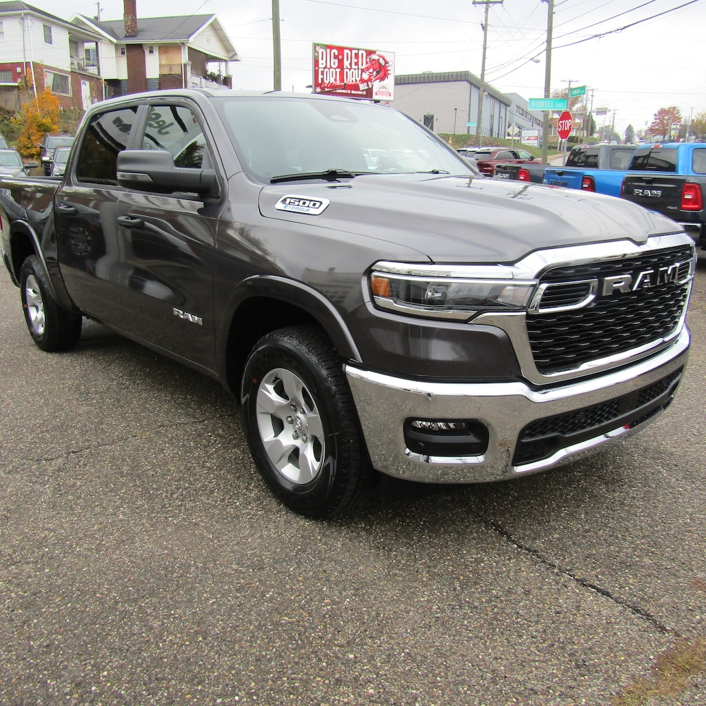 New 2025 Ram 1500 BIG HORN CREW CAB 4X4 5'7 BOX Pickup