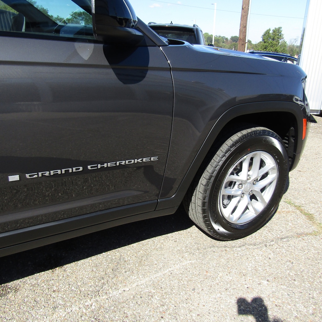New 2025 Jeep Grand Cherokee LAREDO X 4X4 Sport Utility