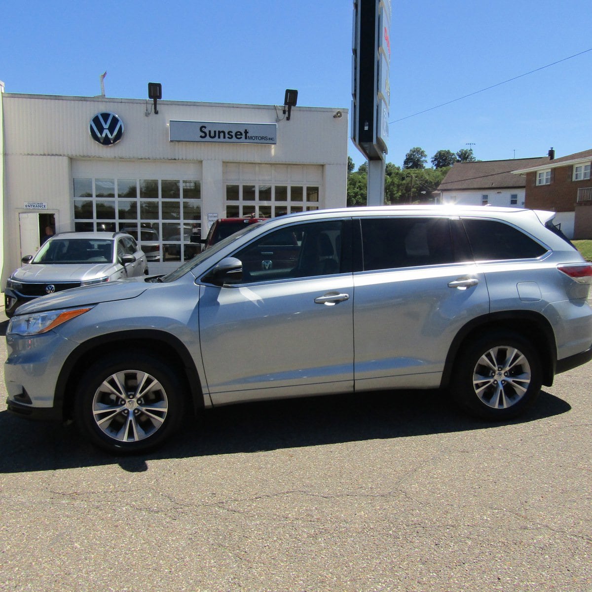 Used 2015 Toyota Highlander XLE with VIN 5TDJKRFH8FS094019 for sale in Steubenville, OH