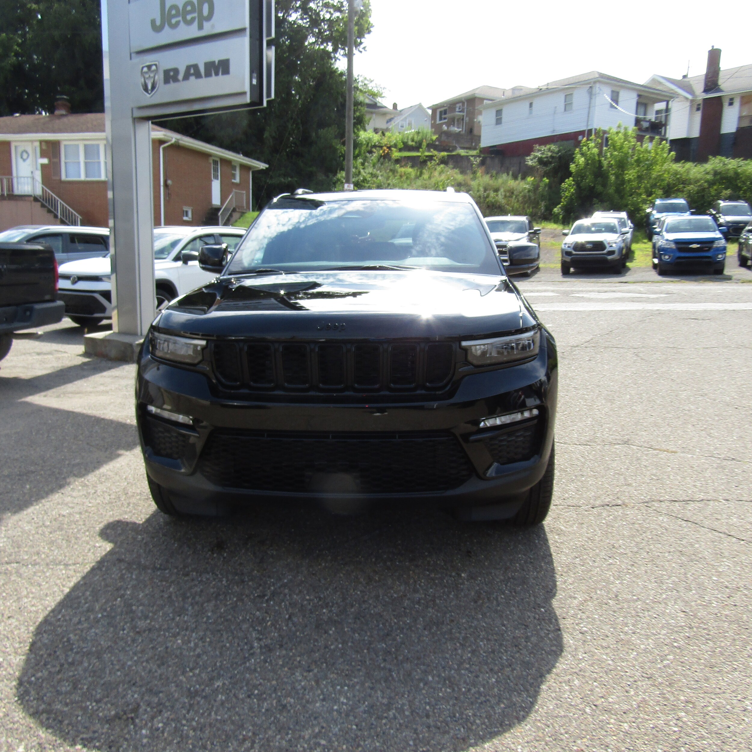 2025 Jeep Grand Cherokee Limited photo 2