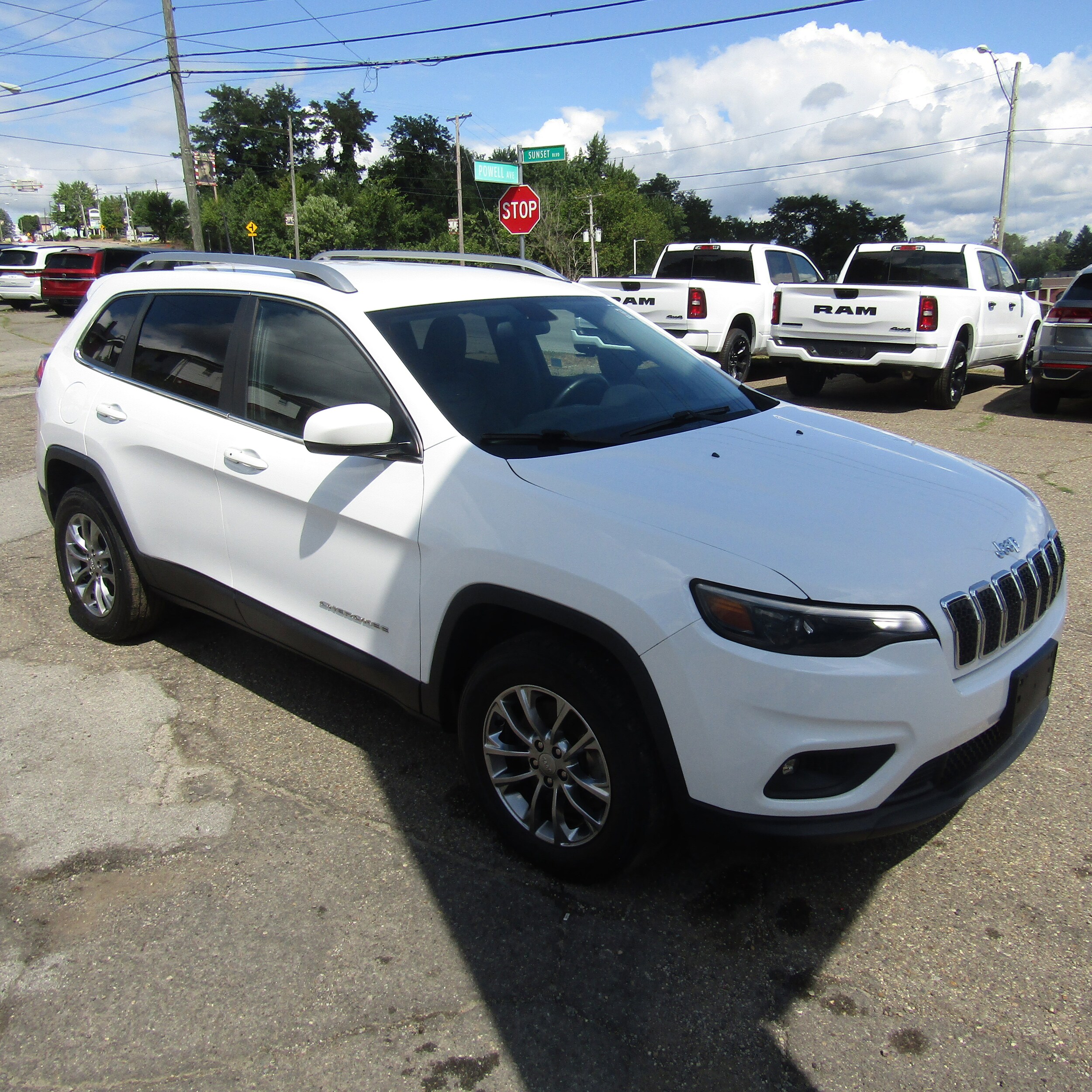 2019 Jeep Cherokee Latitude photo 2