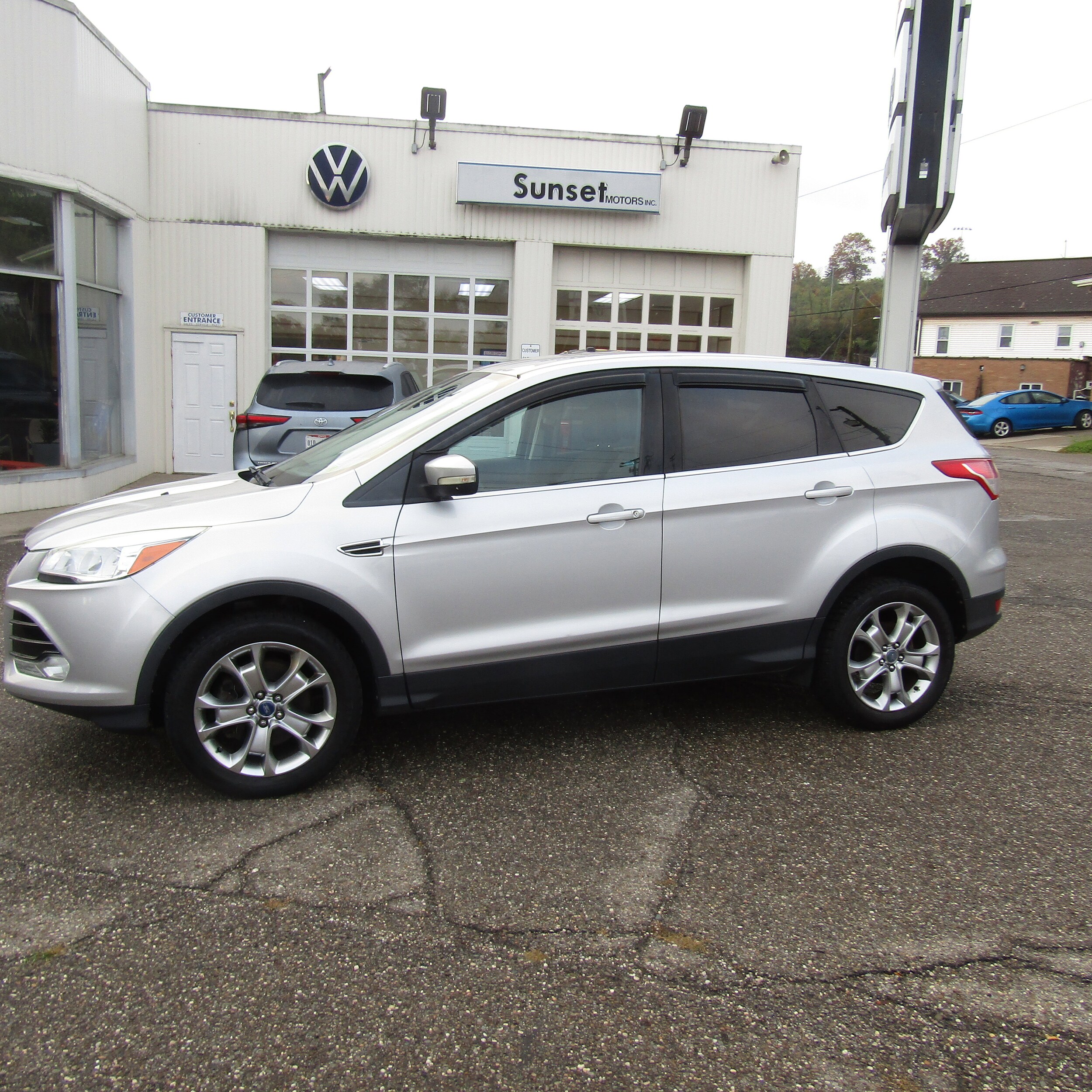 2013 Ford Escape SEL photo 2