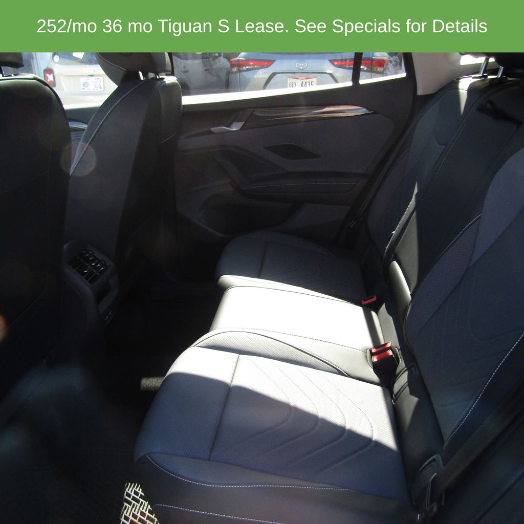 2025 Volkswagen Tiguan SE - Photo 16