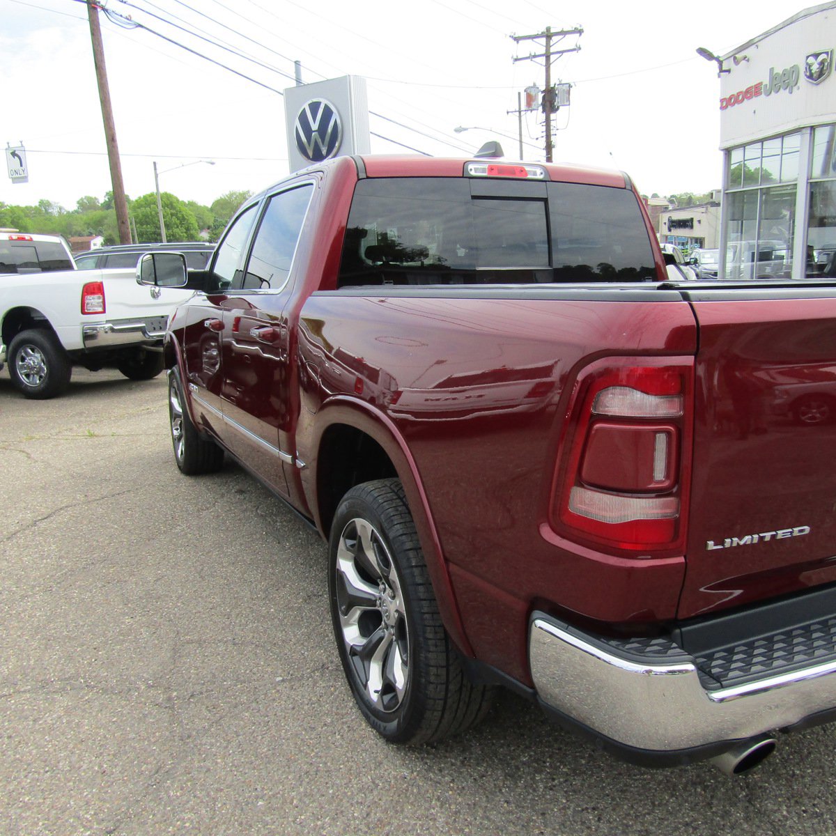 Used 2019 RAM Ram 1500 Pickup Limited with VIN 1C6SRFHT6KN634717 for sale in Steubenville, OH