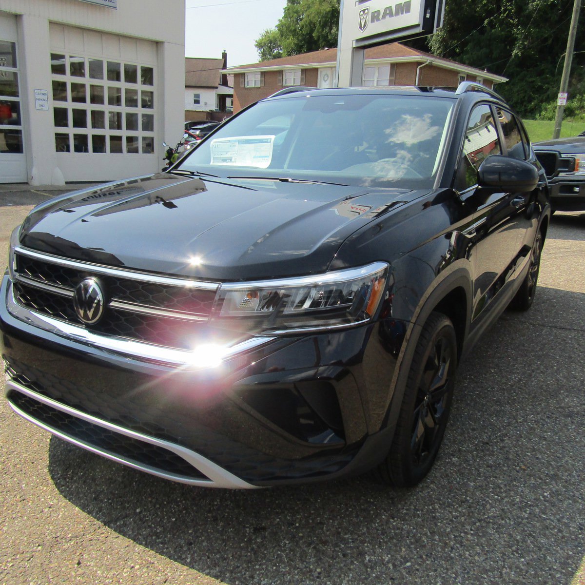 2024 Volkswagen Taos SE photo 4